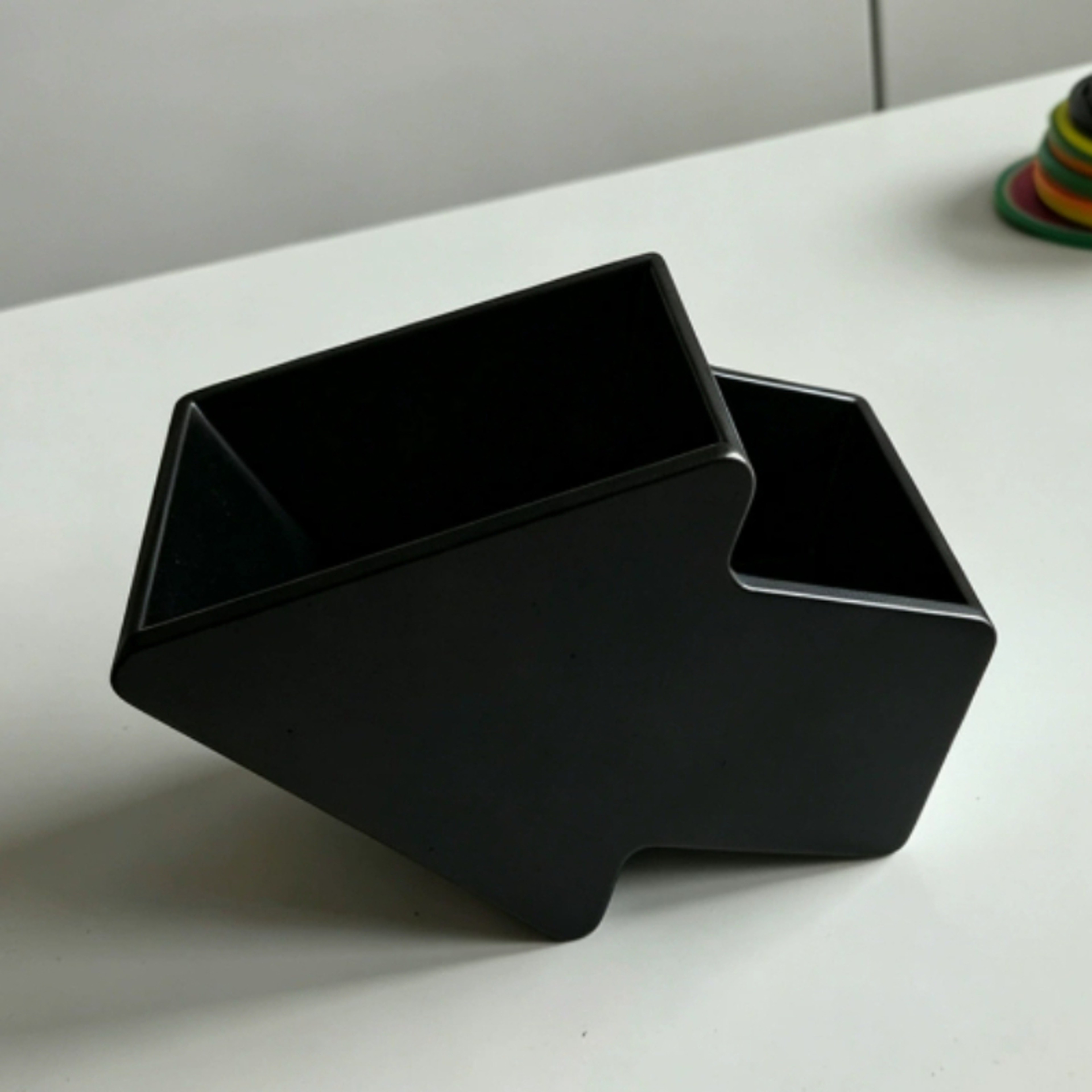 Arrow Shape Printed Desk Organizer Pen Holder with Remote Storage – view 8