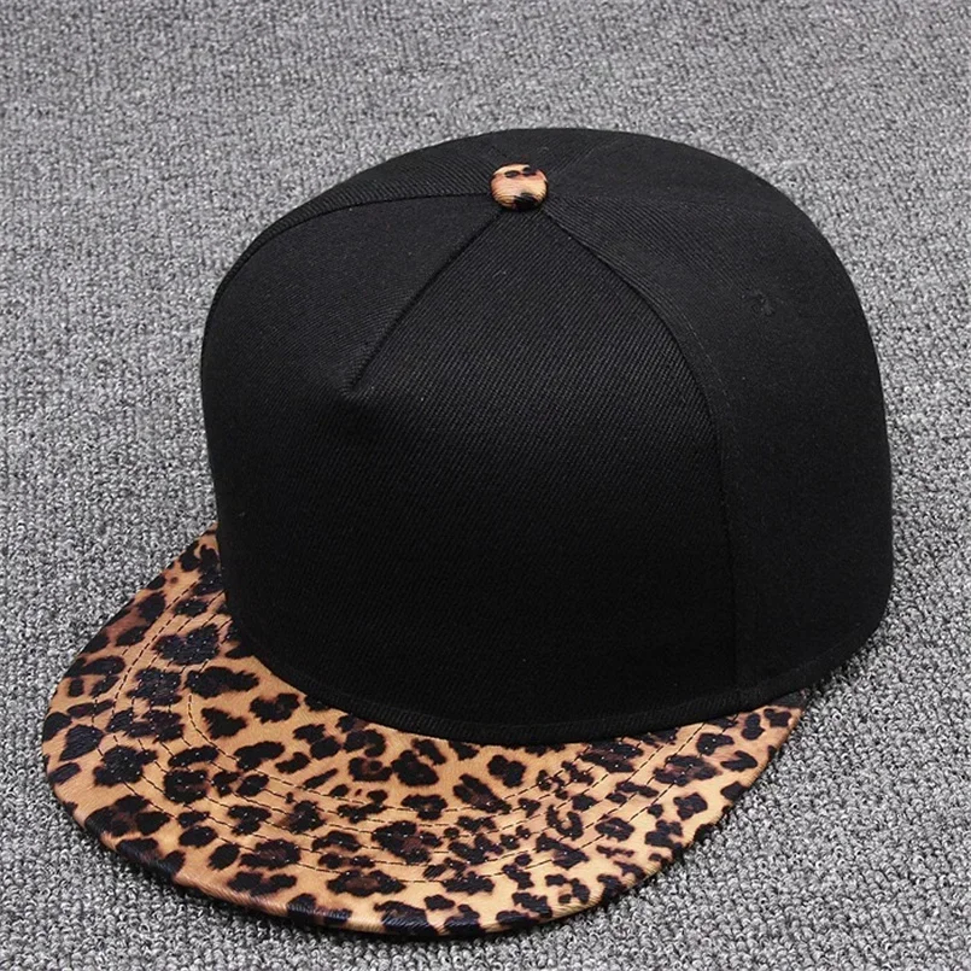 Leopard Print Snapback Cap Adjustable Flat Brim Streetwear Hat for Men and Women – view 4