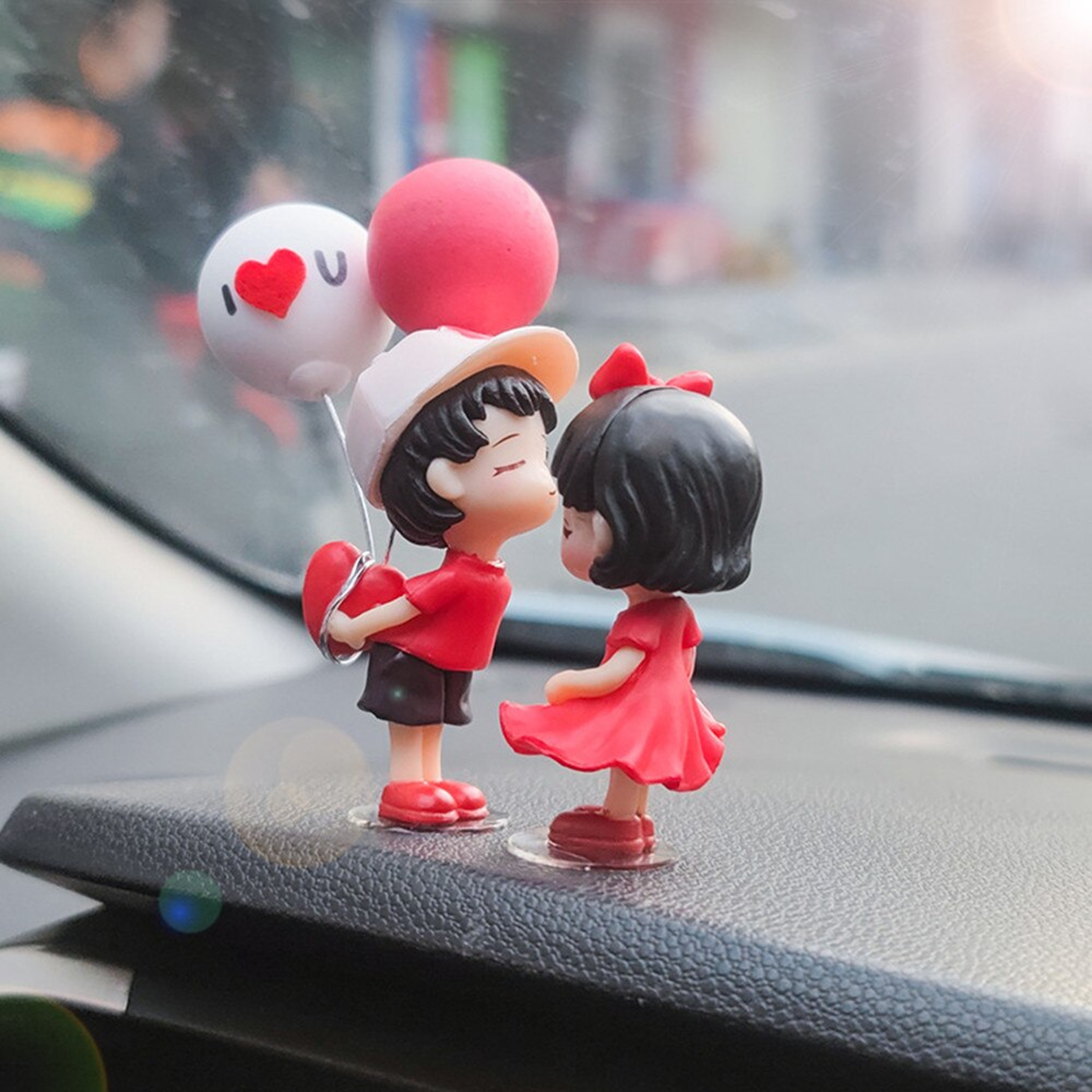 Cute Couple Car Dashboard Ornament Romantic Cartoon Kissing Figurine Car Interior Decoration – view 3