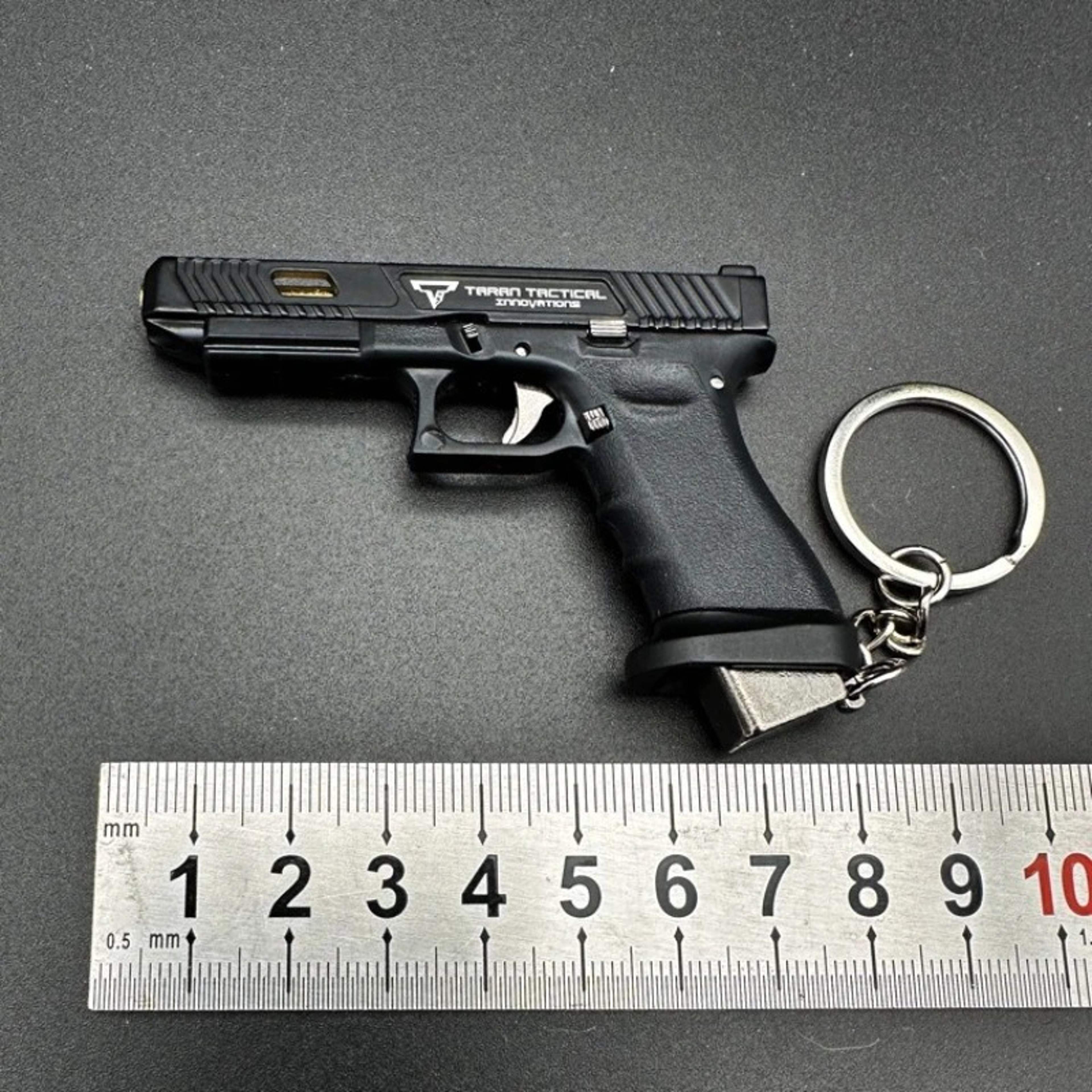 Mini Alloy Pistol Model Keychain Disassemblable Collectible Bag Pendant – view 1