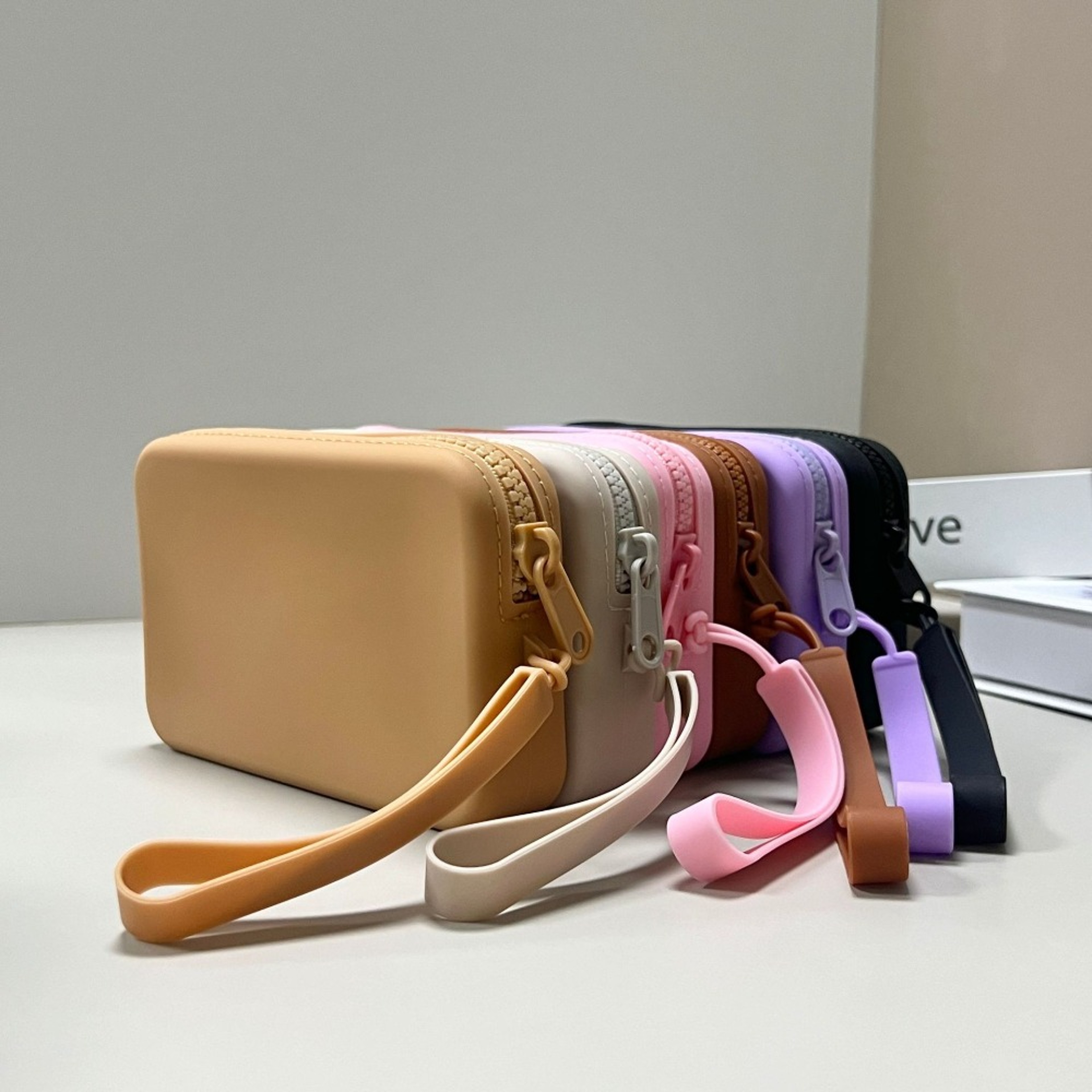 Waterproof Silicone Coin Purse Compact Multifunction Wallet for Men and Women – view 1