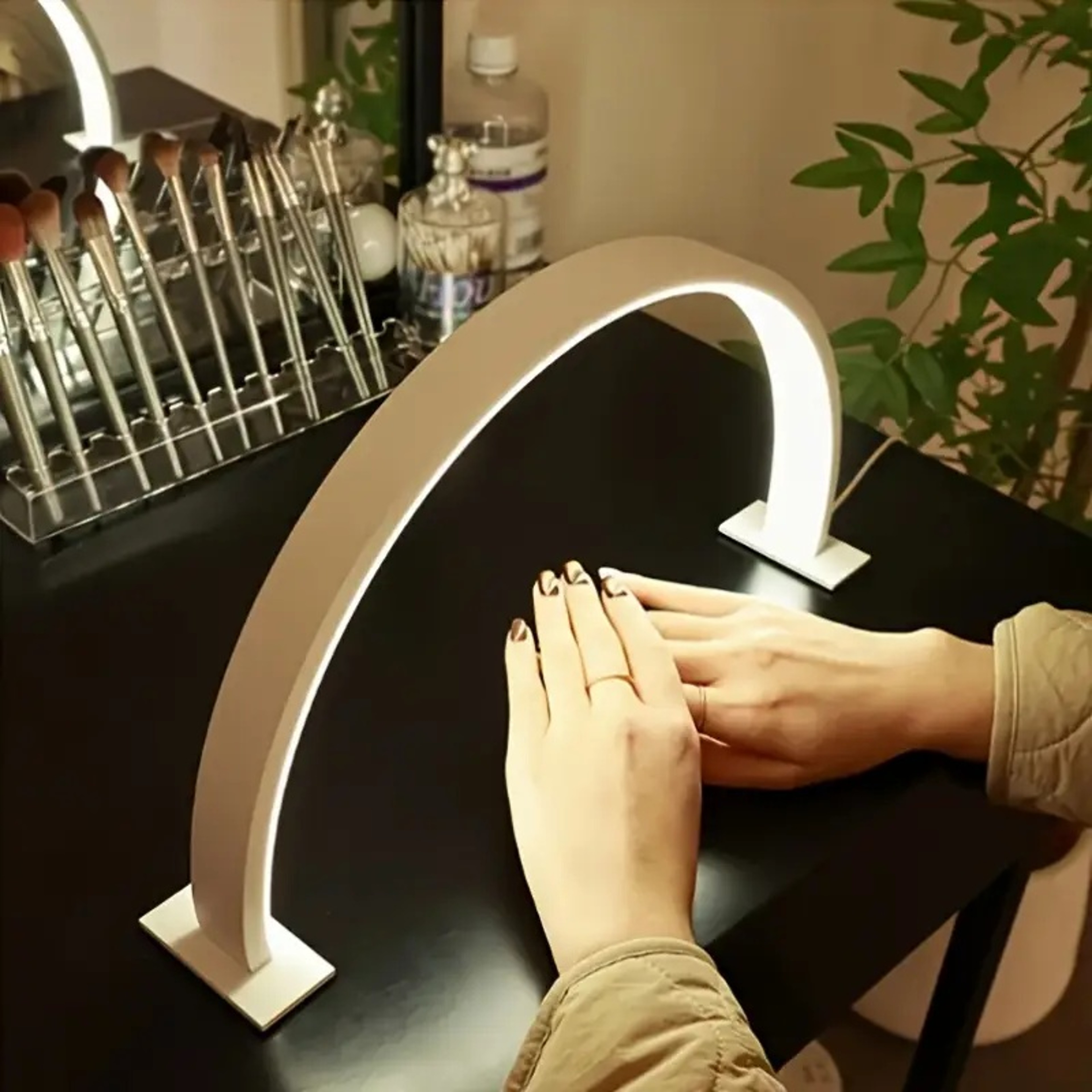 Moon Nail Work Lamp With Dimmable LED Light And Three Color Modes 3