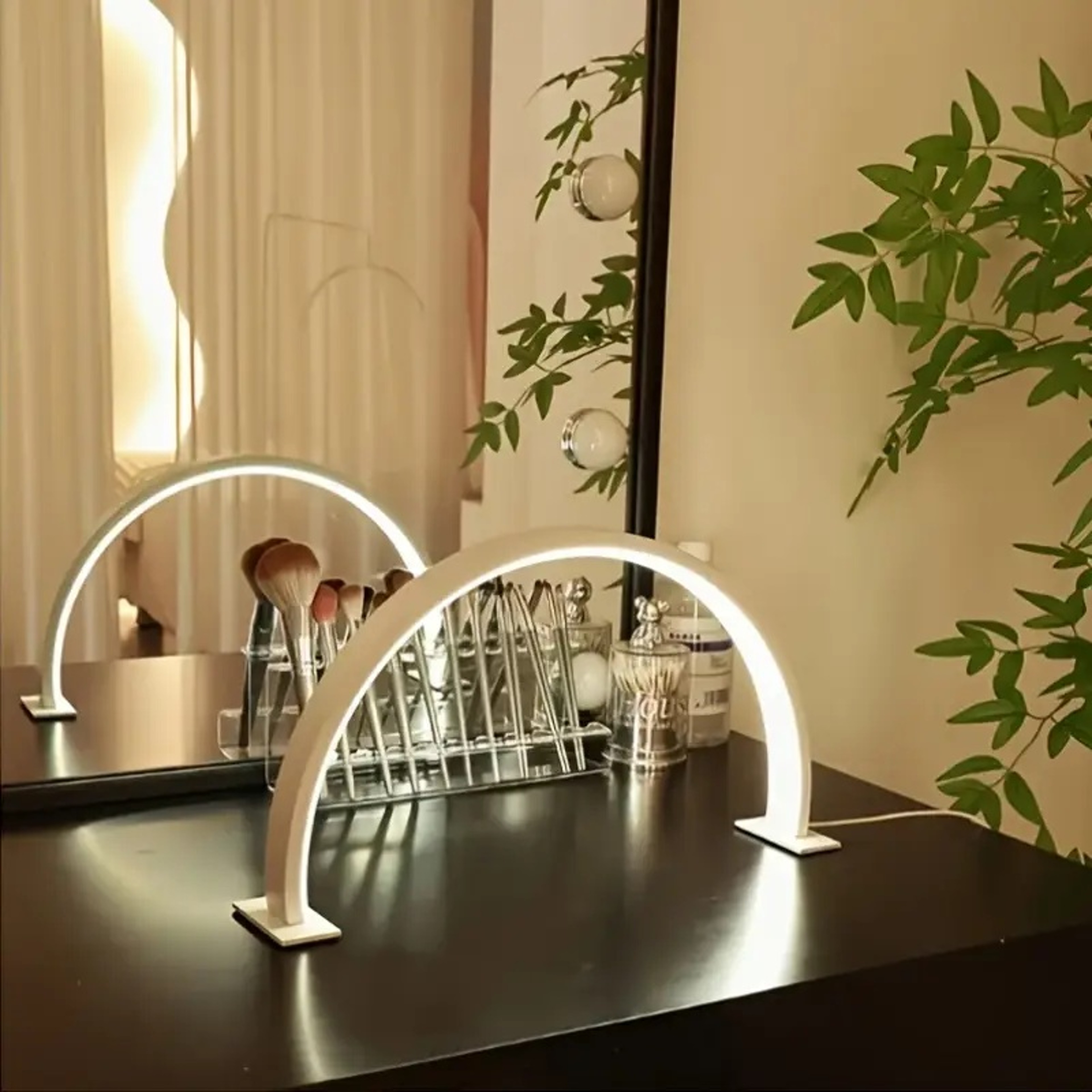 Moon Nail Work Lamp With Dimmable LED Light And Three Color Modes 4