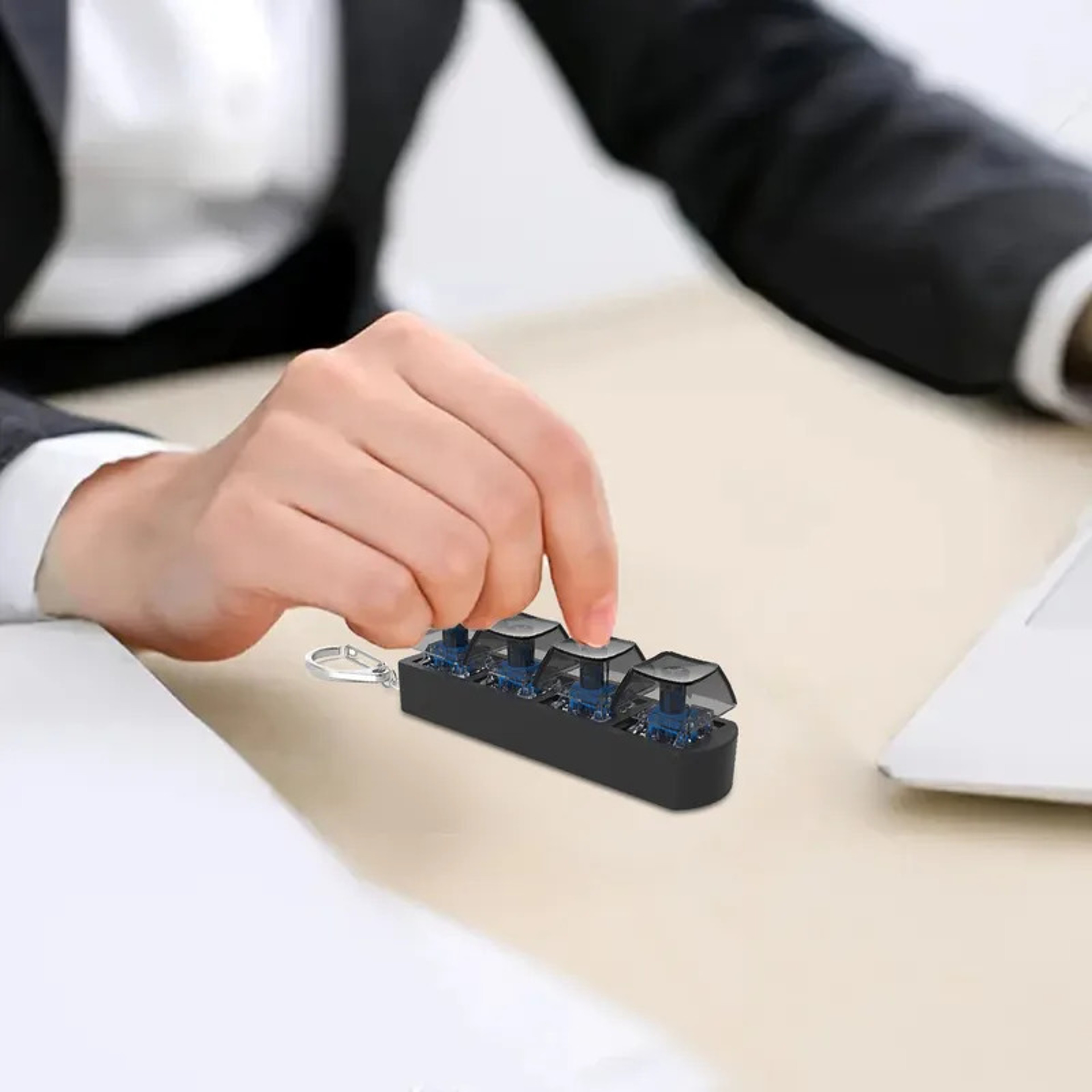 Four Key Mechanical Keyboard Fidget Keychain With ABS And PC Construction 1