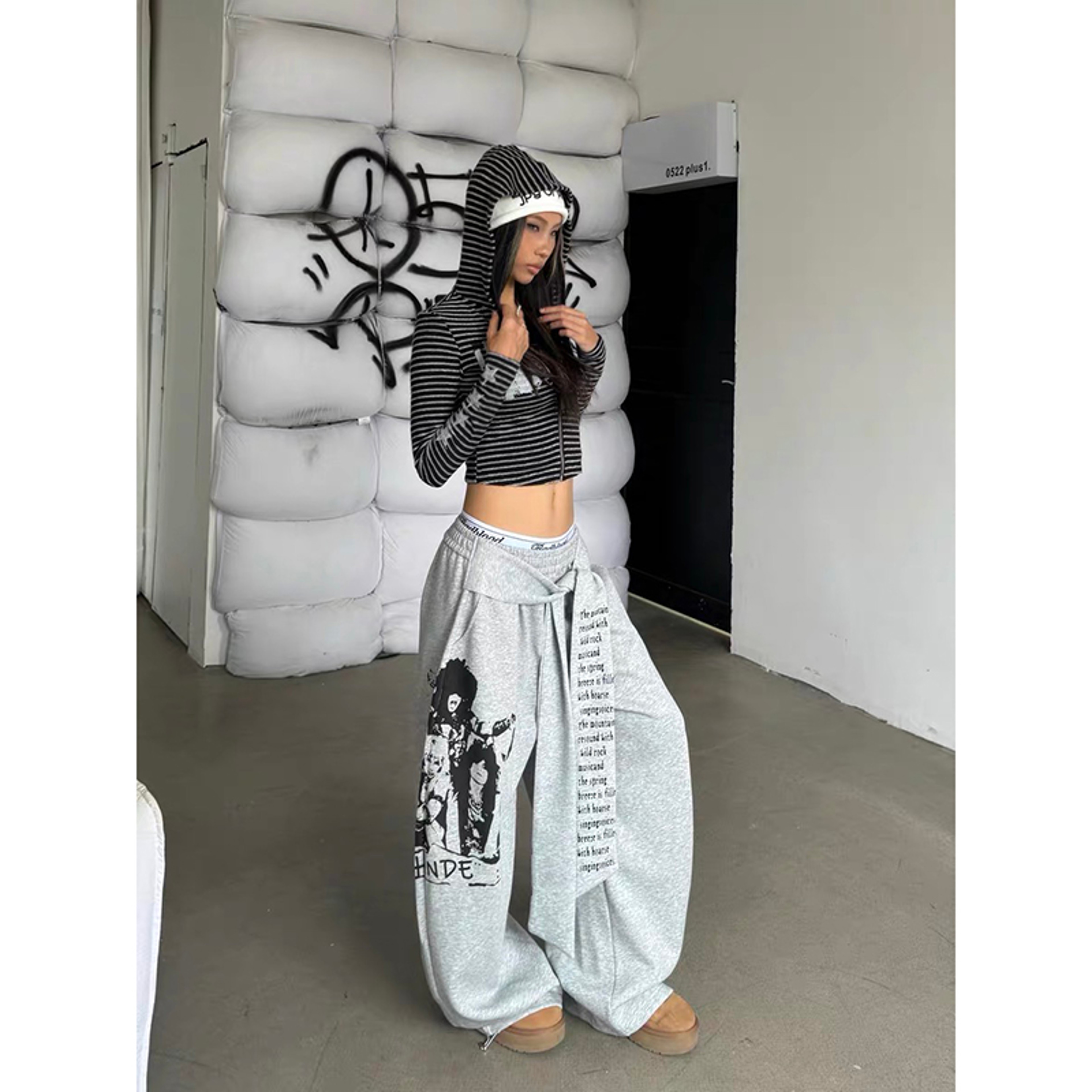 Womens Gray Baggy Sweatpants Gothic Letter Print Wide Leg Pants 2