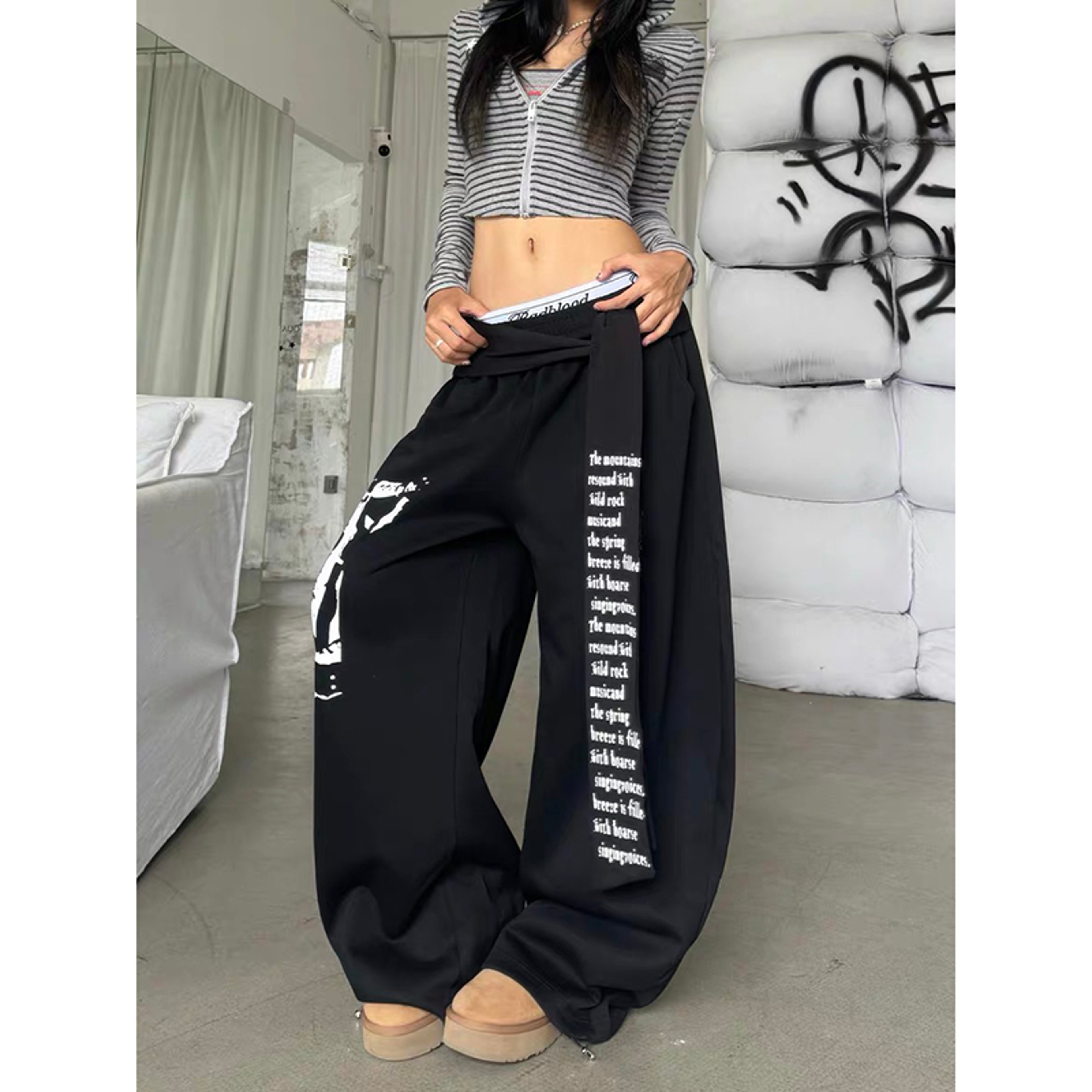 Womens Gray Baggy Sweatpants Gothic Letter Print Wide Leg Pants 4