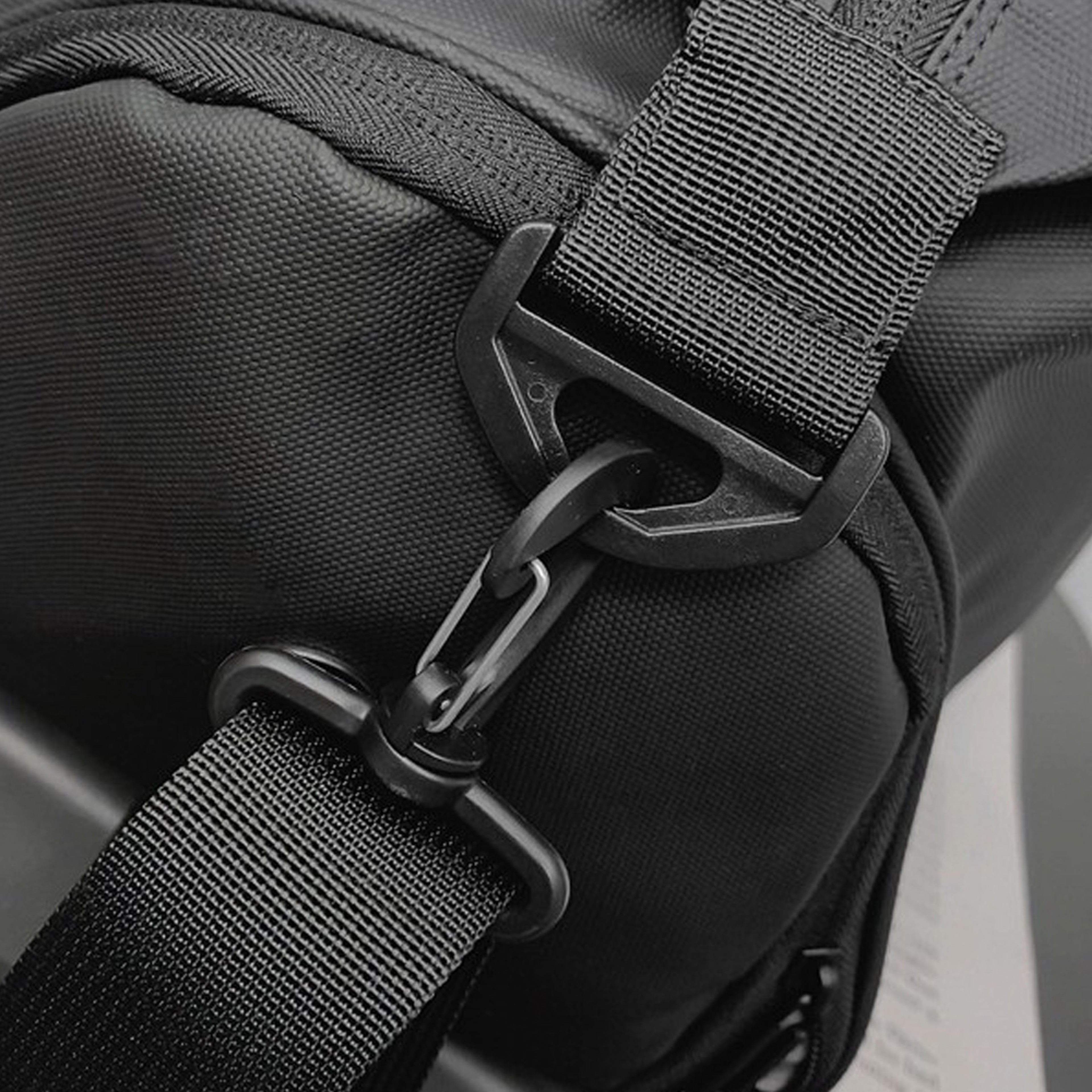 Lightweight Waterproof Gym Duffel Bag With Shoe Compartment  Wet Pocket 7