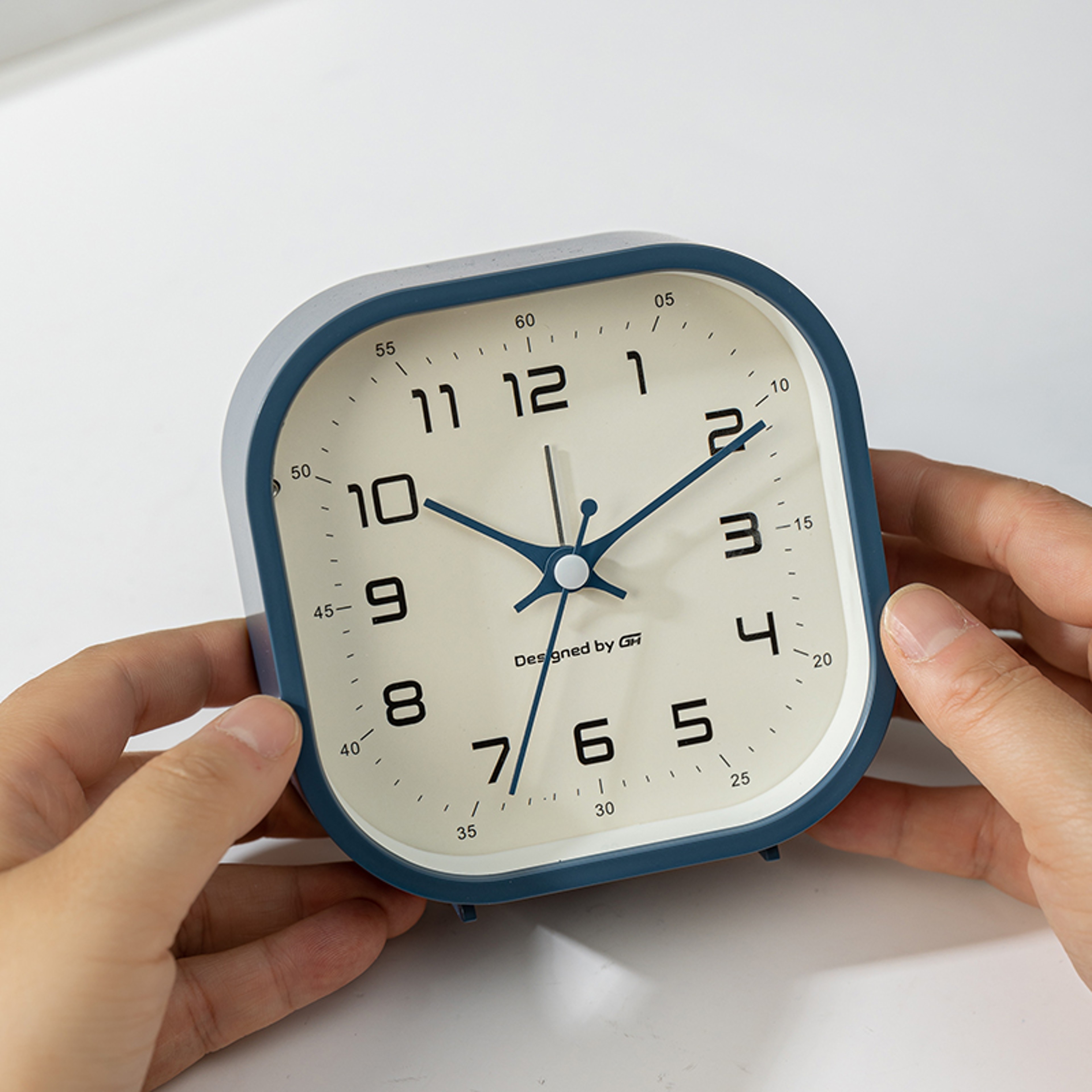 Kids Digital Alarm Clock With Large Display Silent Bedside Desk Clock For Bedroom And Study 6