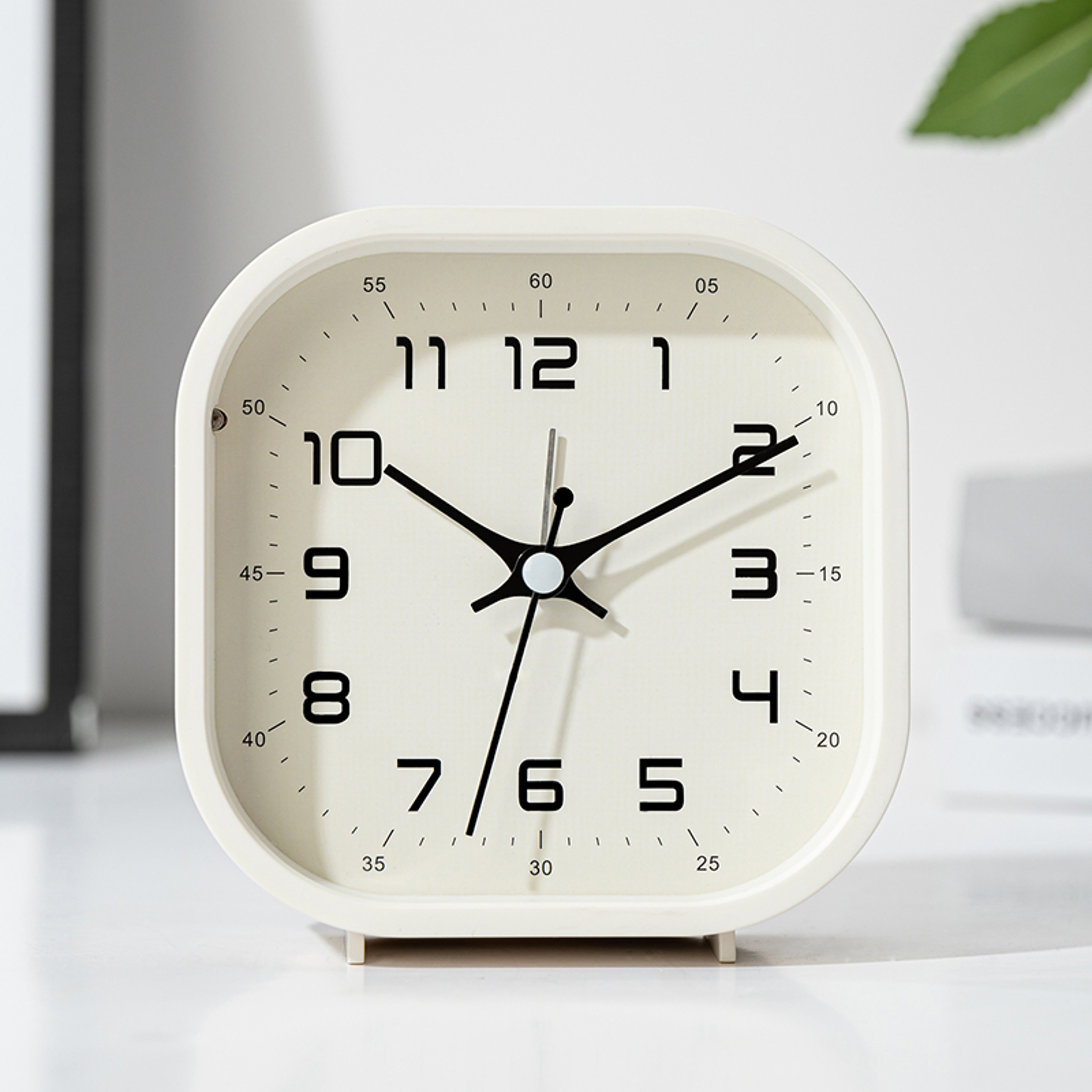 Kids Digital Alarm Clock With Large Display Silent Bedside Desk Clock For Bedroom And Study 9