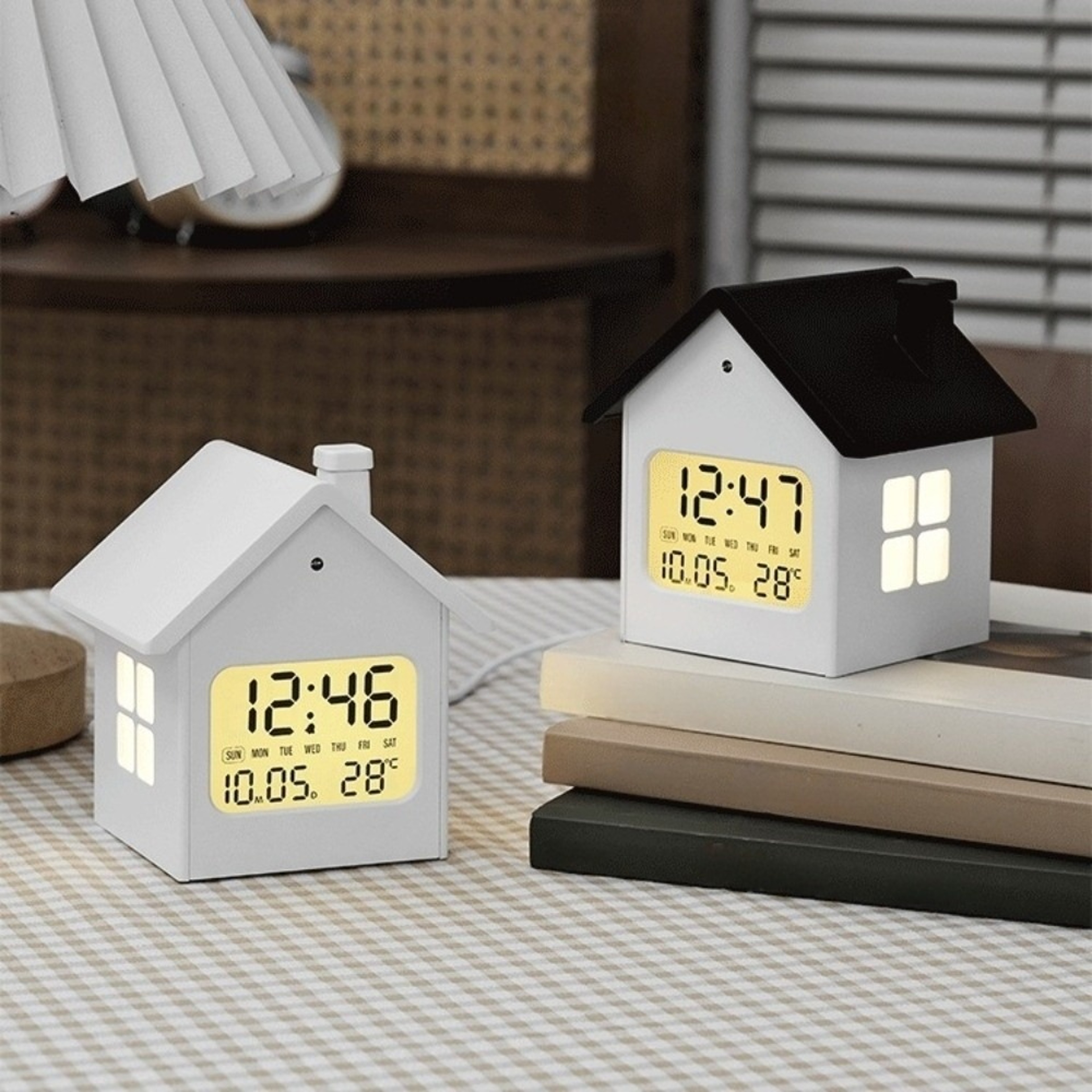 House Shape Digital Alarm Clock With LCD Display Temperature Date And Desk Clock For Bedroom 6