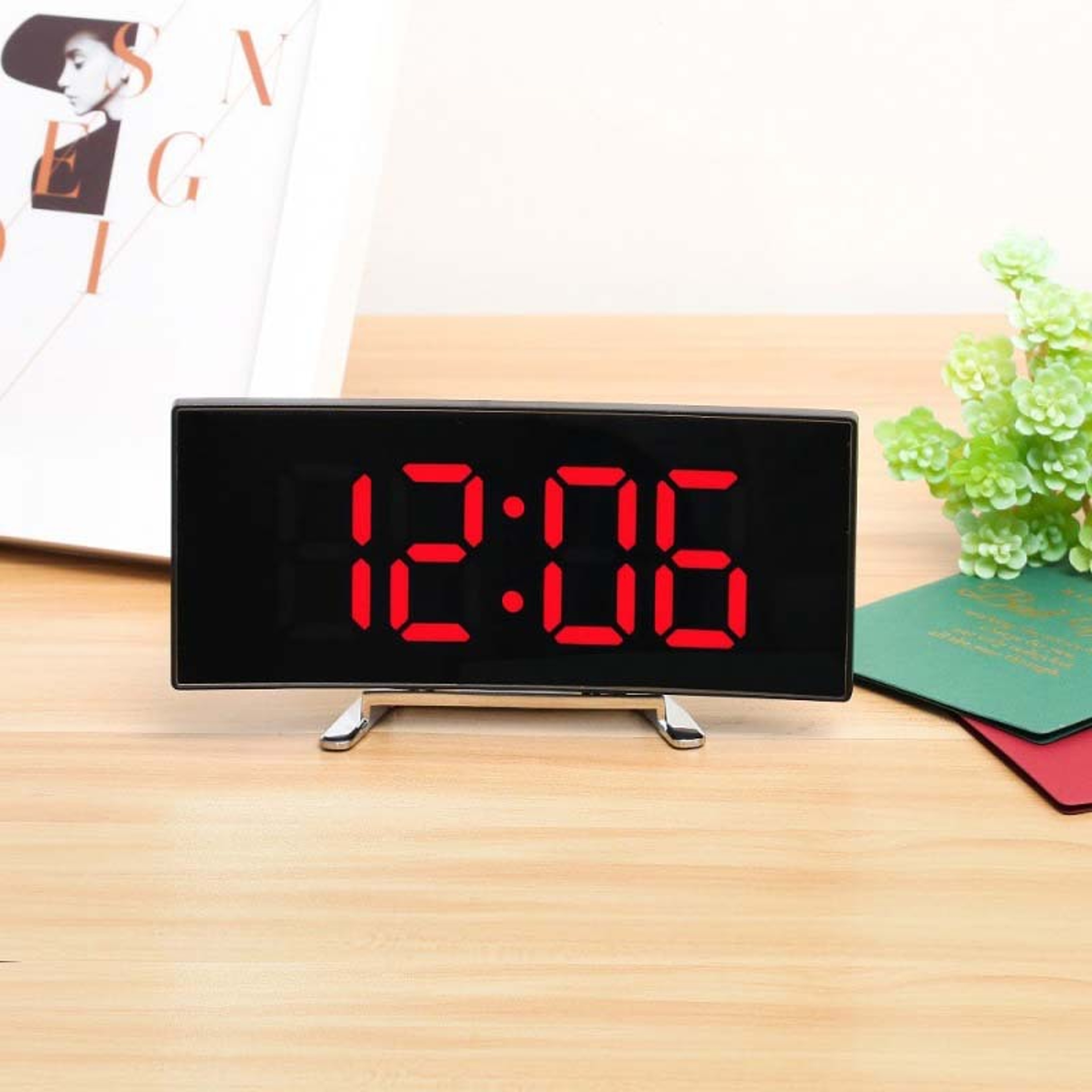 LED Mirror Digital Alarm Clock With Temperature Display USB Powered Bedroom Desk Clock With Snooze 2