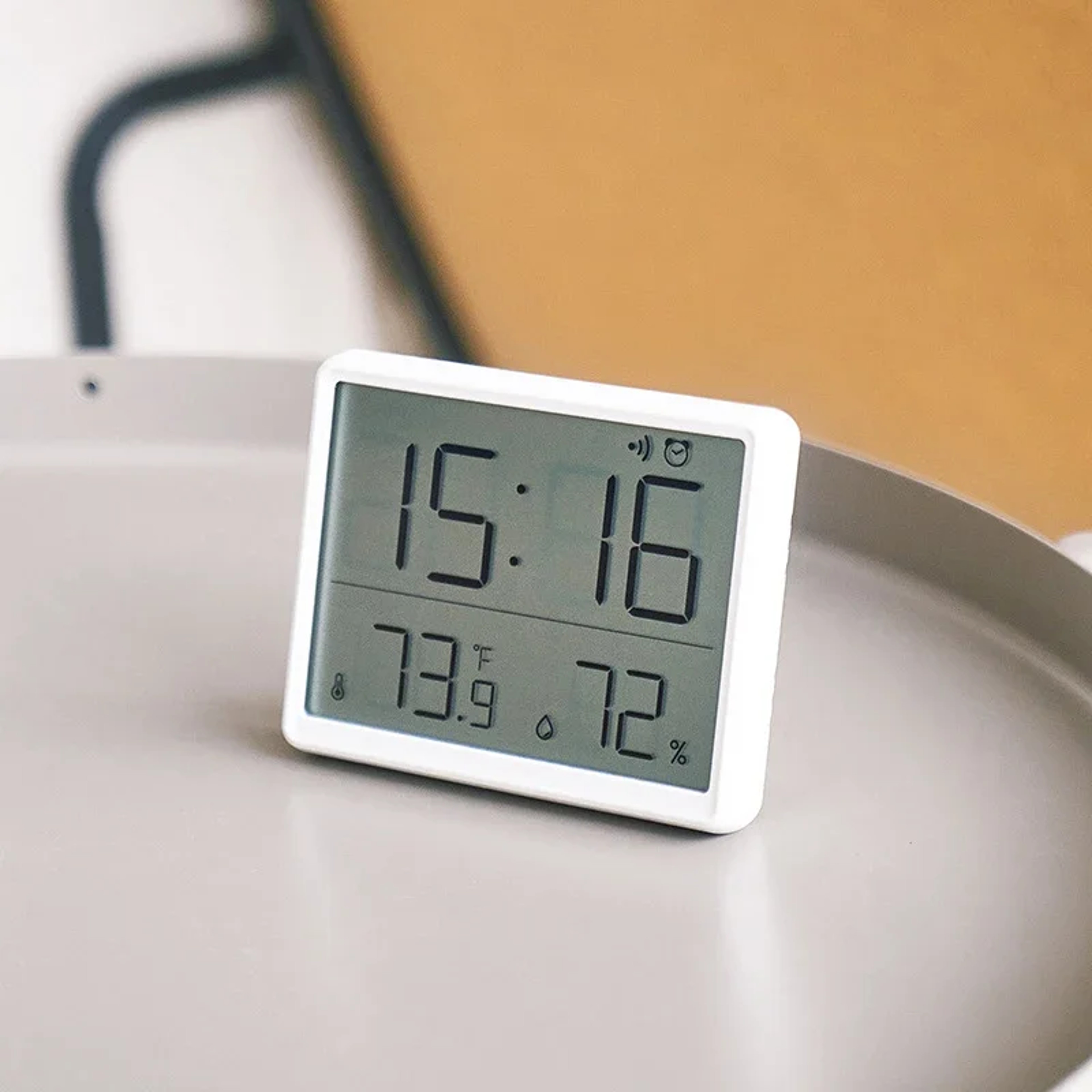Ultra Thin Digital Alarm Clock With Large LCD Display Temperature Hygrometer And Magnetic Desk Desi 3
