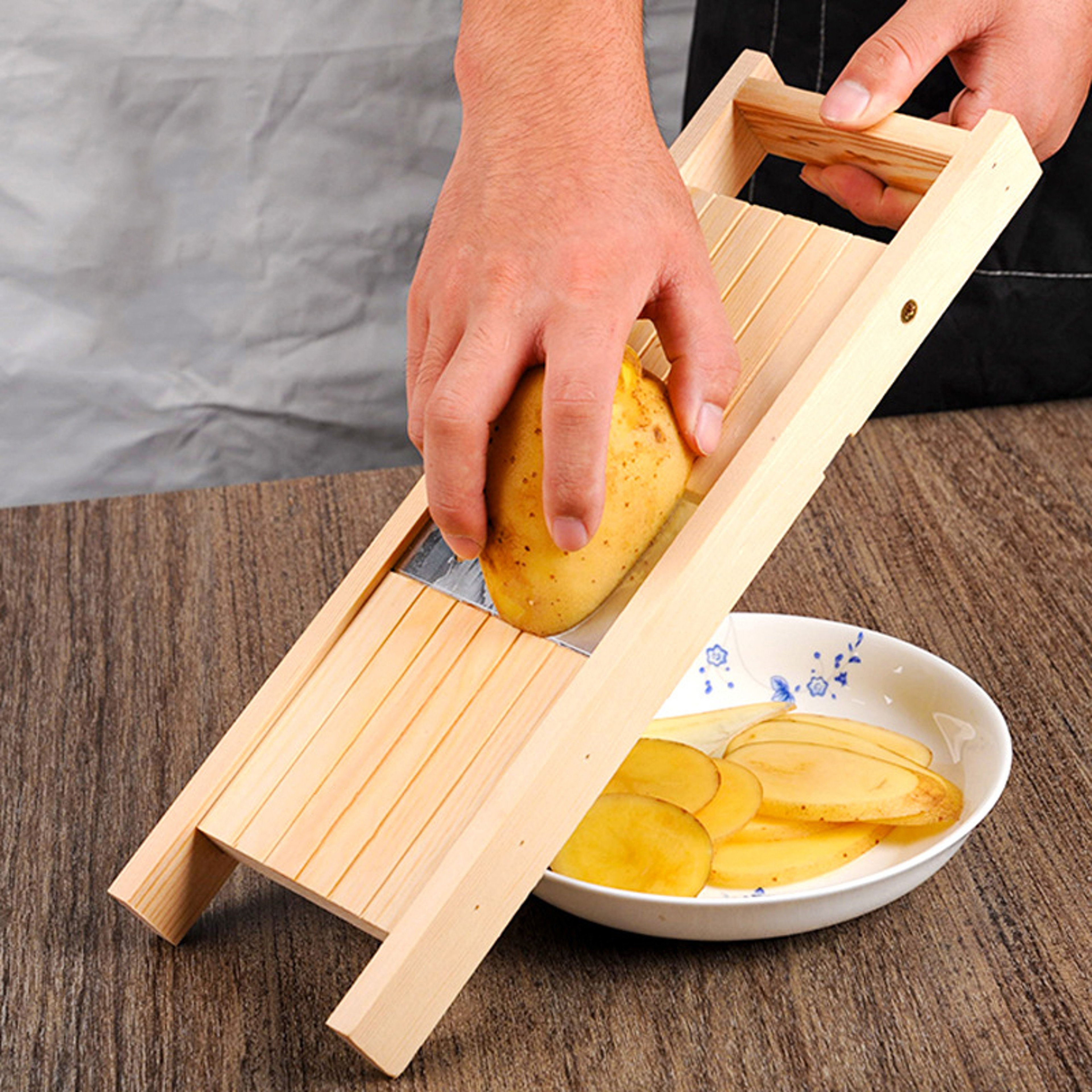 WoodGrip Multifunction Vegetable Slicer And Cheese Grater 6