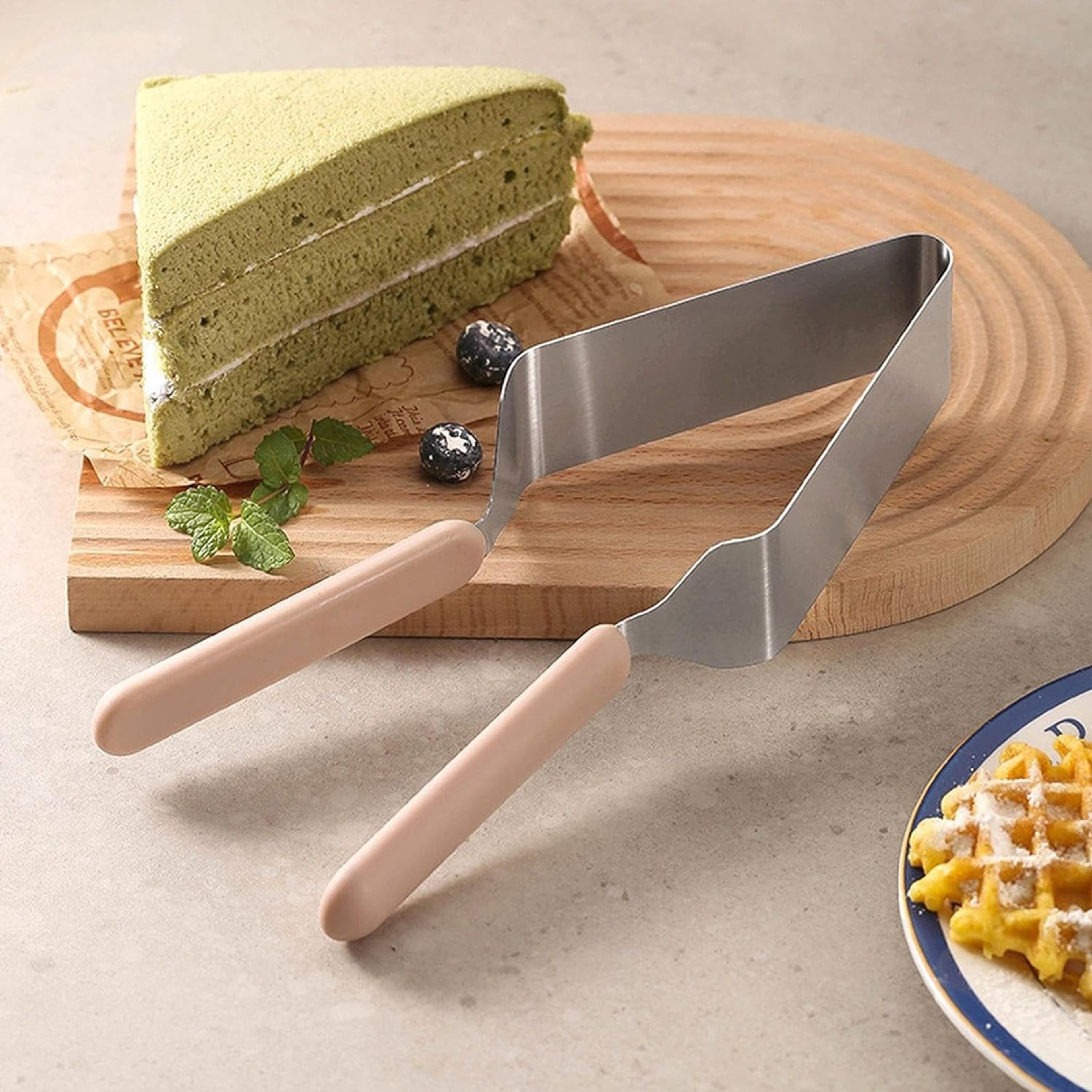 Adjustable Cake Slicer and Stainless Steel Triangular Separator – view 1