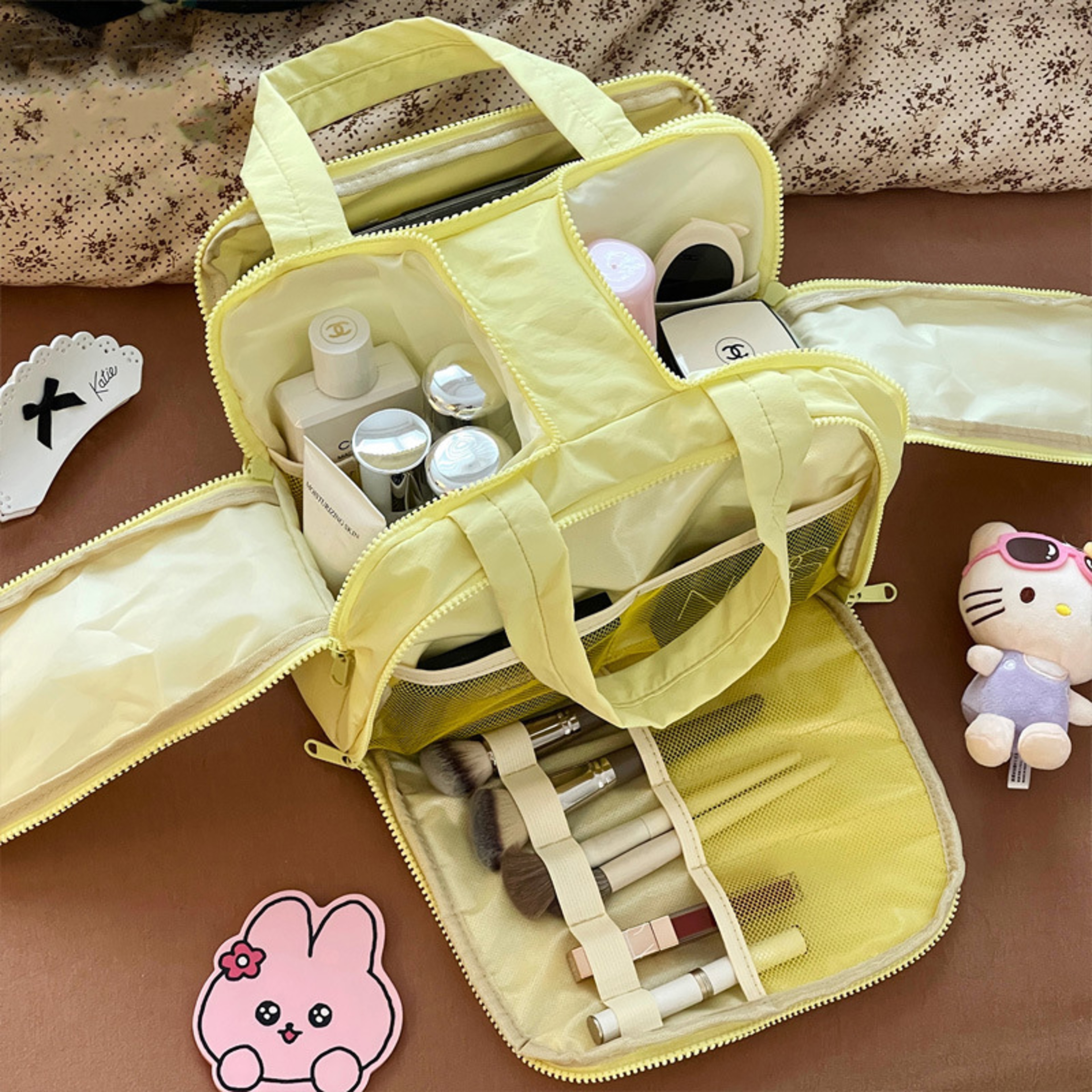 Large Capacity Makeup Organizer Bag With Multiple Pockets For Travel Toiletries 6