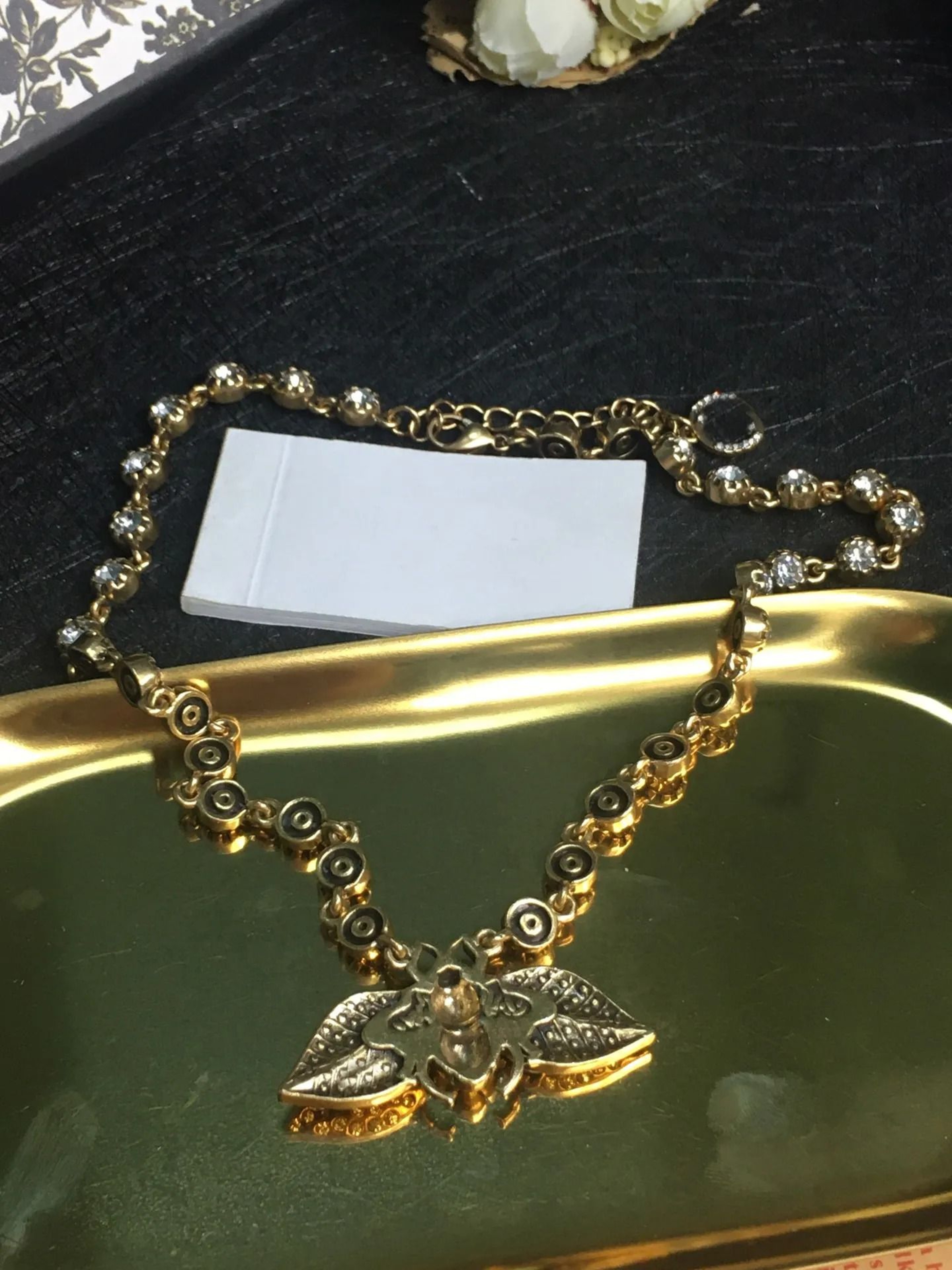 Vintage Crystal Bee Pendant Necklace Sparkling Statement Jewelry For Women 2