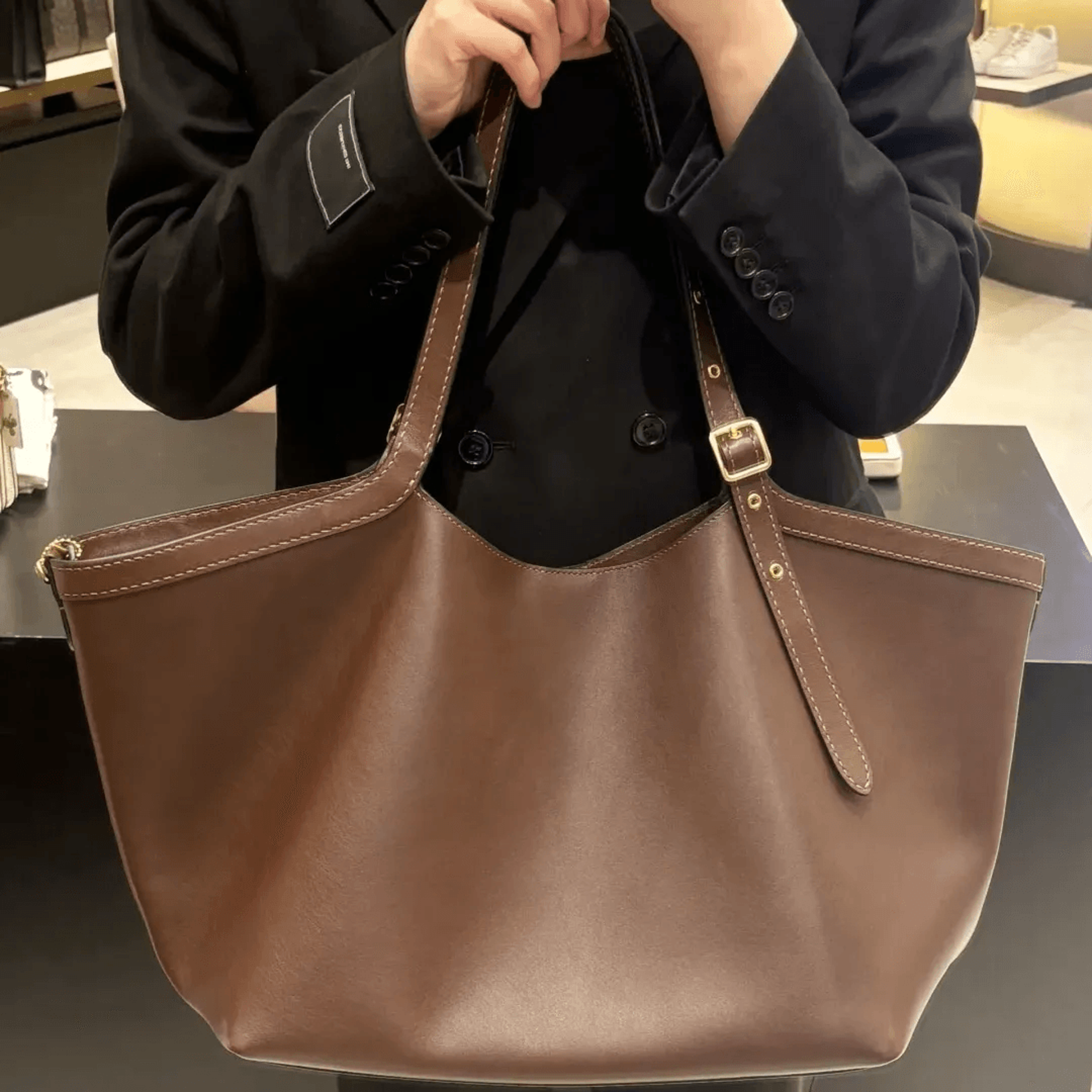 Gramercy Large Capacity Leather Tote Bag 4