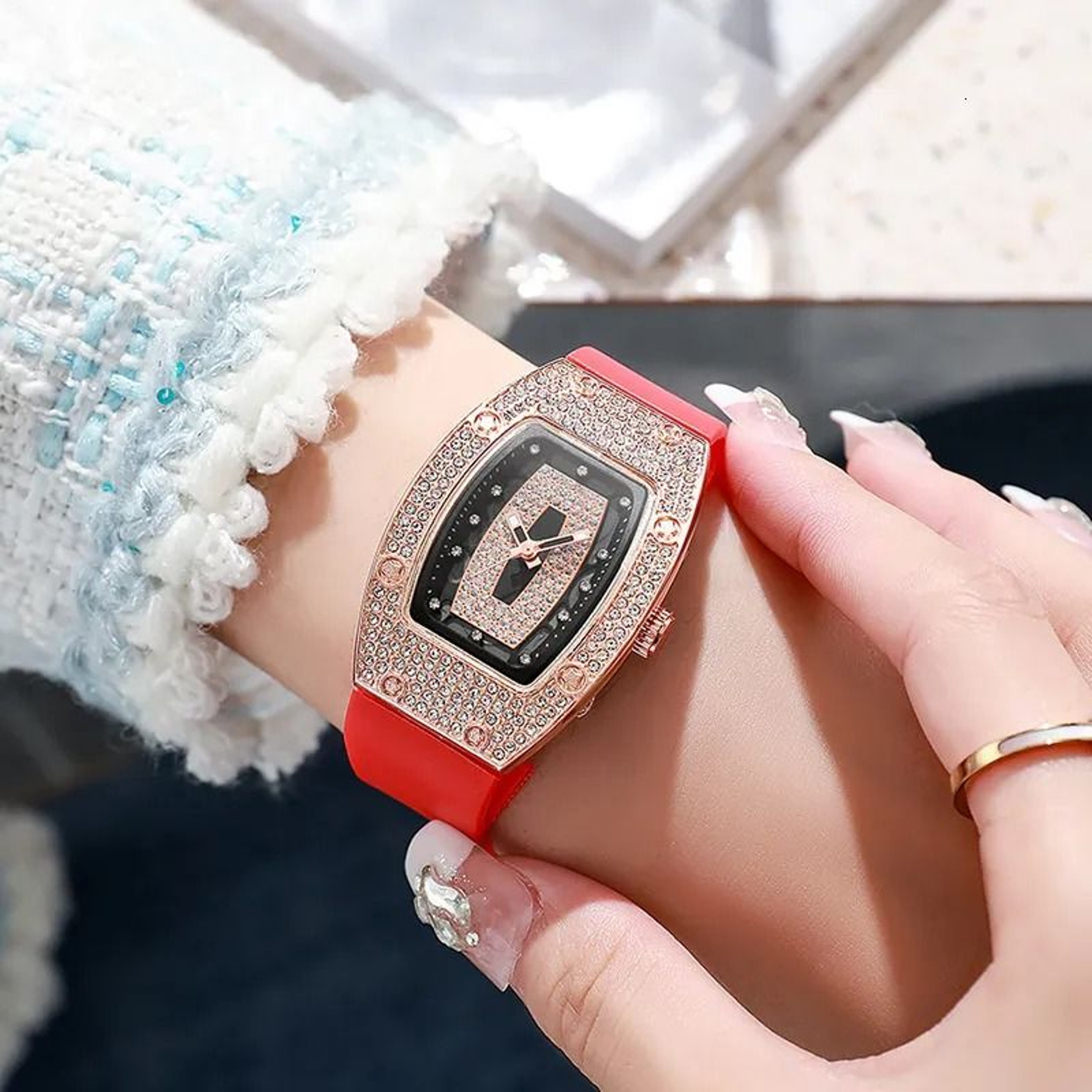 Honghong Barrel Diamond Quartz Watch For Women Elegant Silicone Strap 7