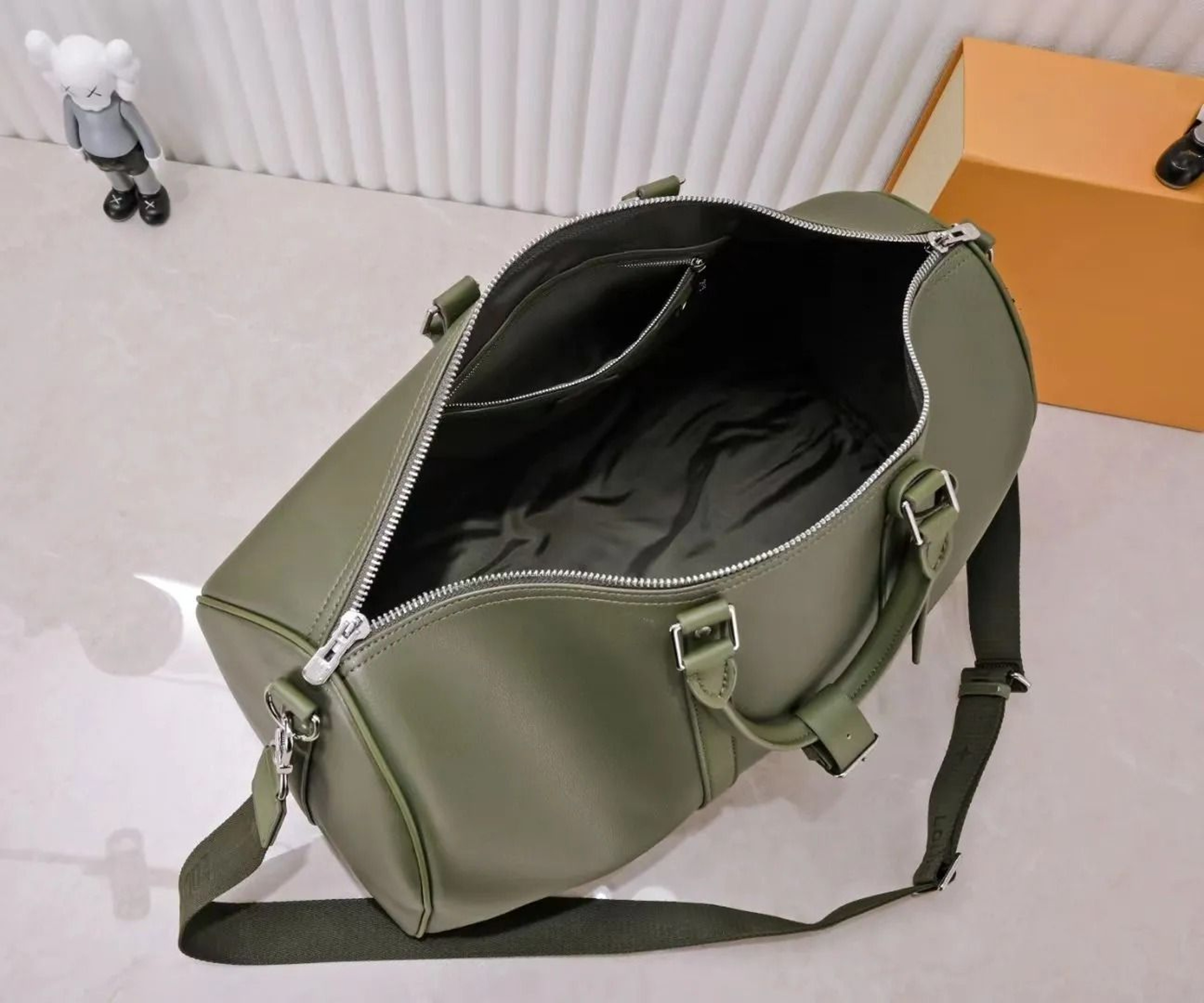 Men Leather Duffle Bag Travel Weekender With Shoulder Strap 2