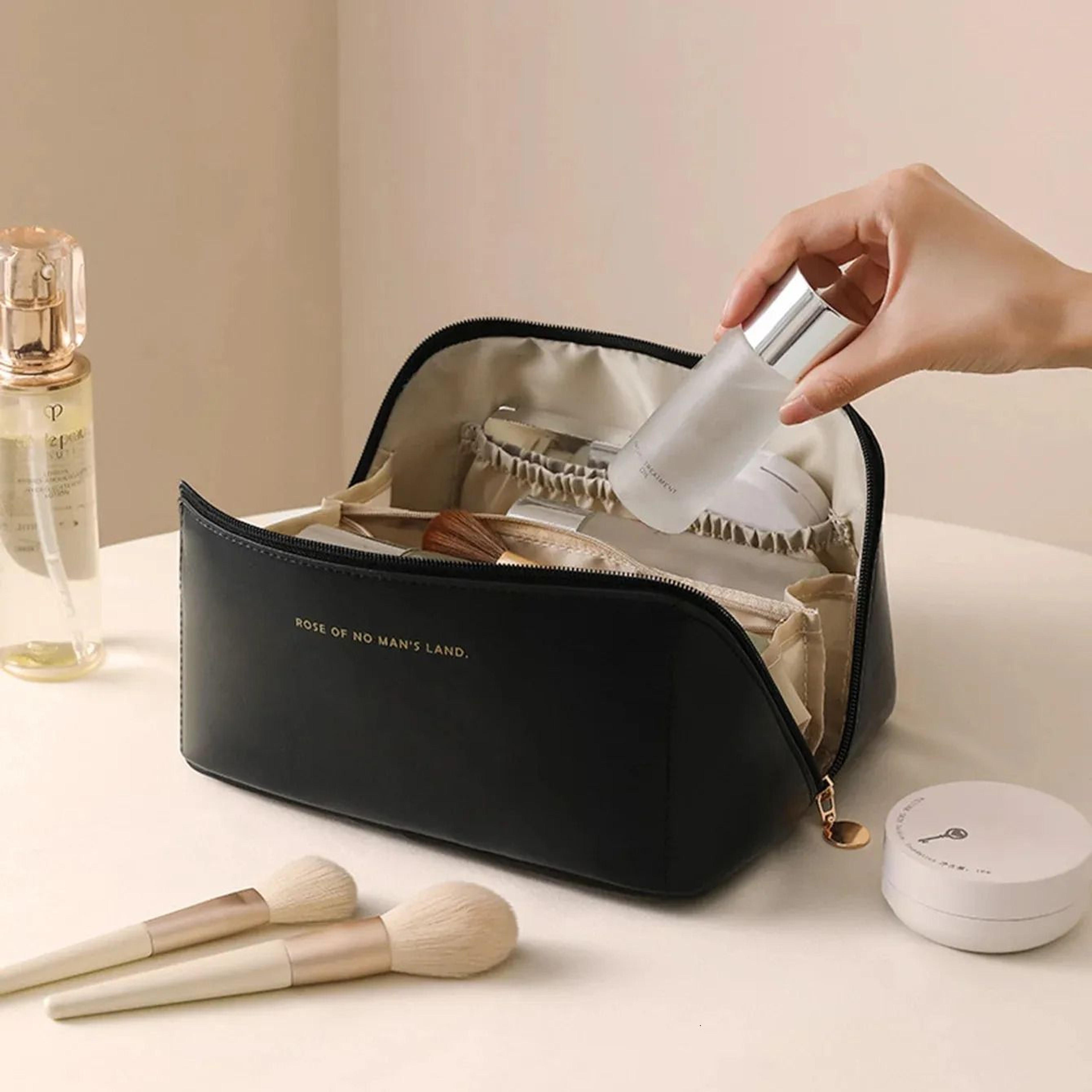 PU Leather Makeup Bag With Handle Large Capacity Travel Cosmetic Organizer 3