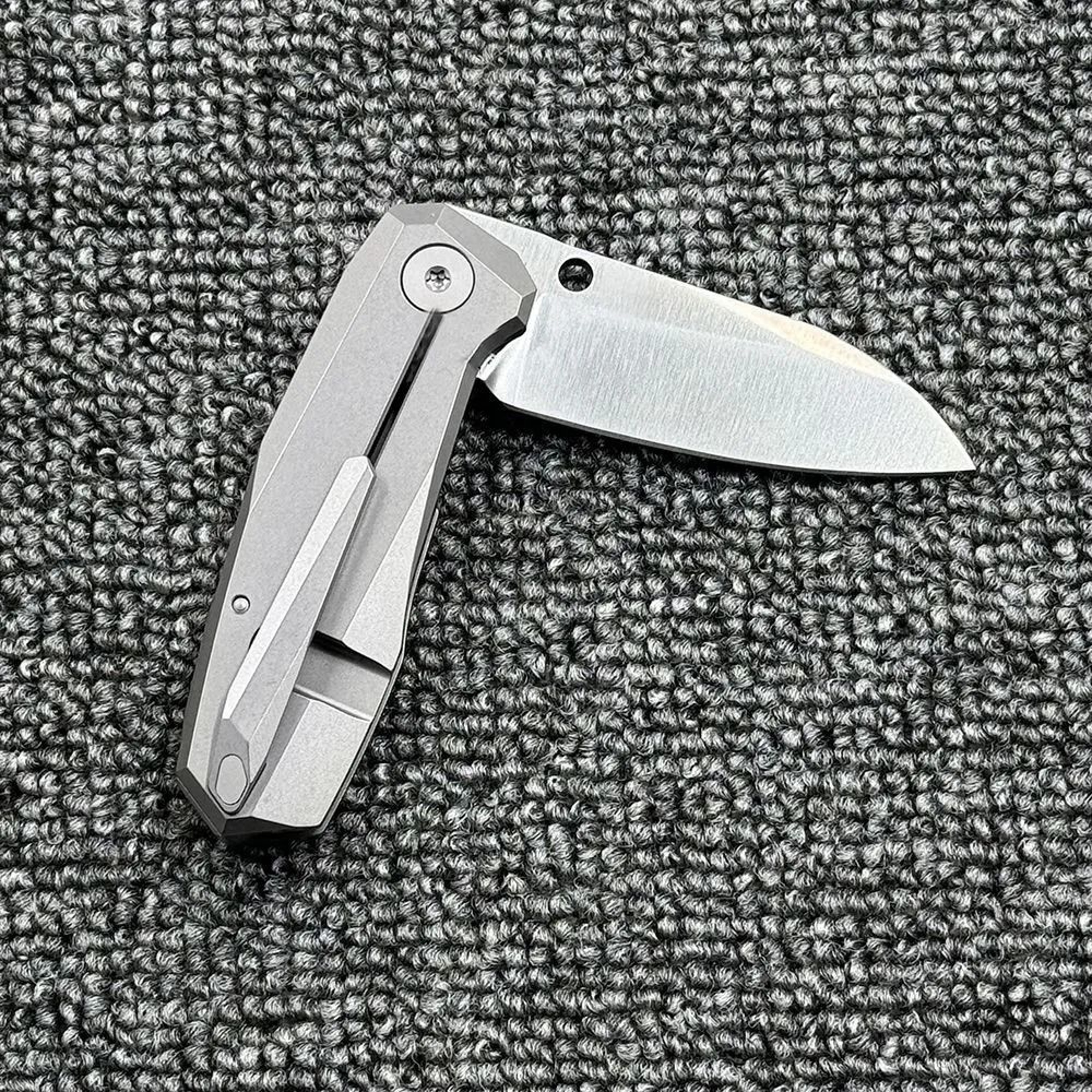 Titanium Alloy Handle Folding Tactical Knife With Stainless Steel Blade And Ceramic Bearing 2