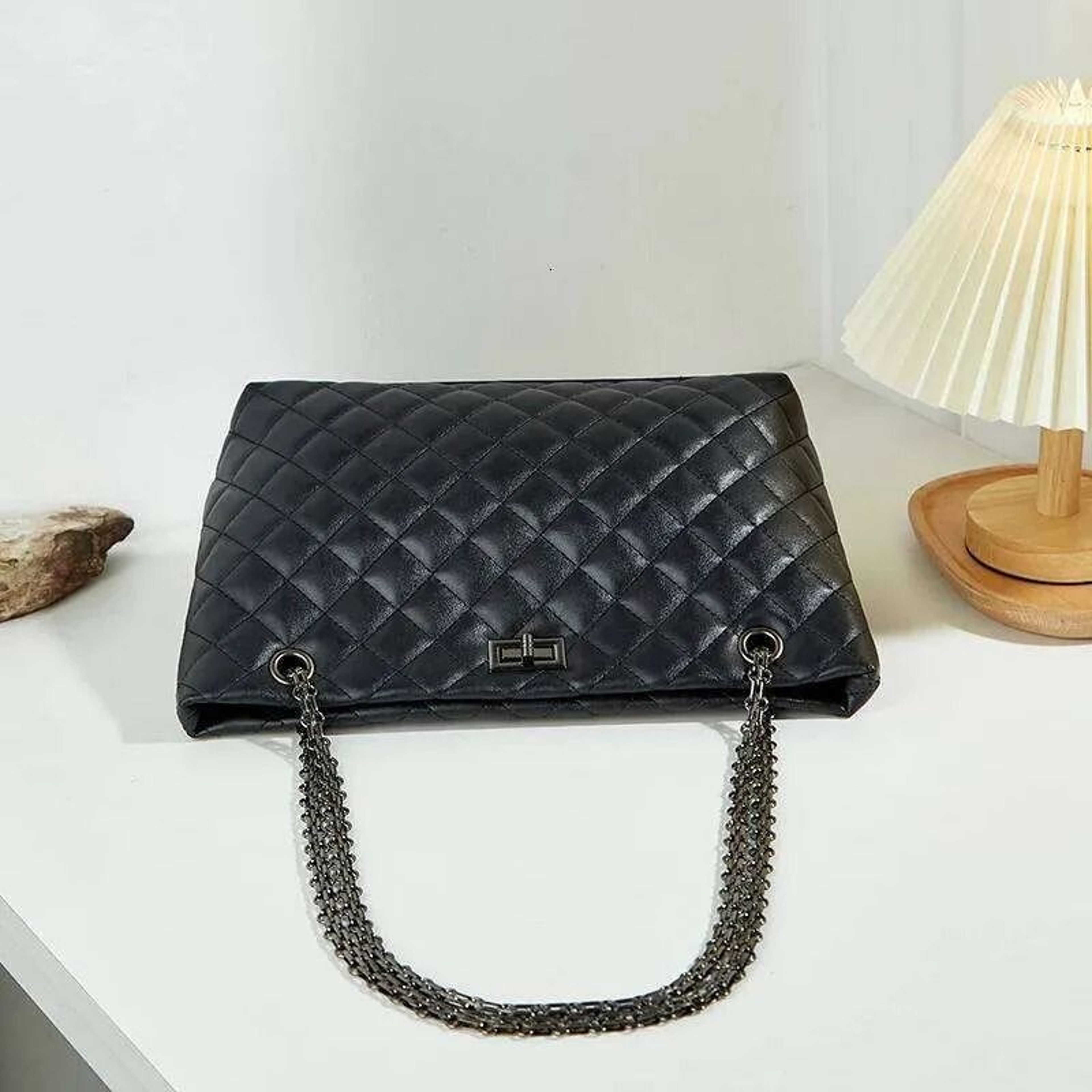 Large Capacity Quilted Tote Bag With Adjustable Shoulder Strap And Zip Closure 2
