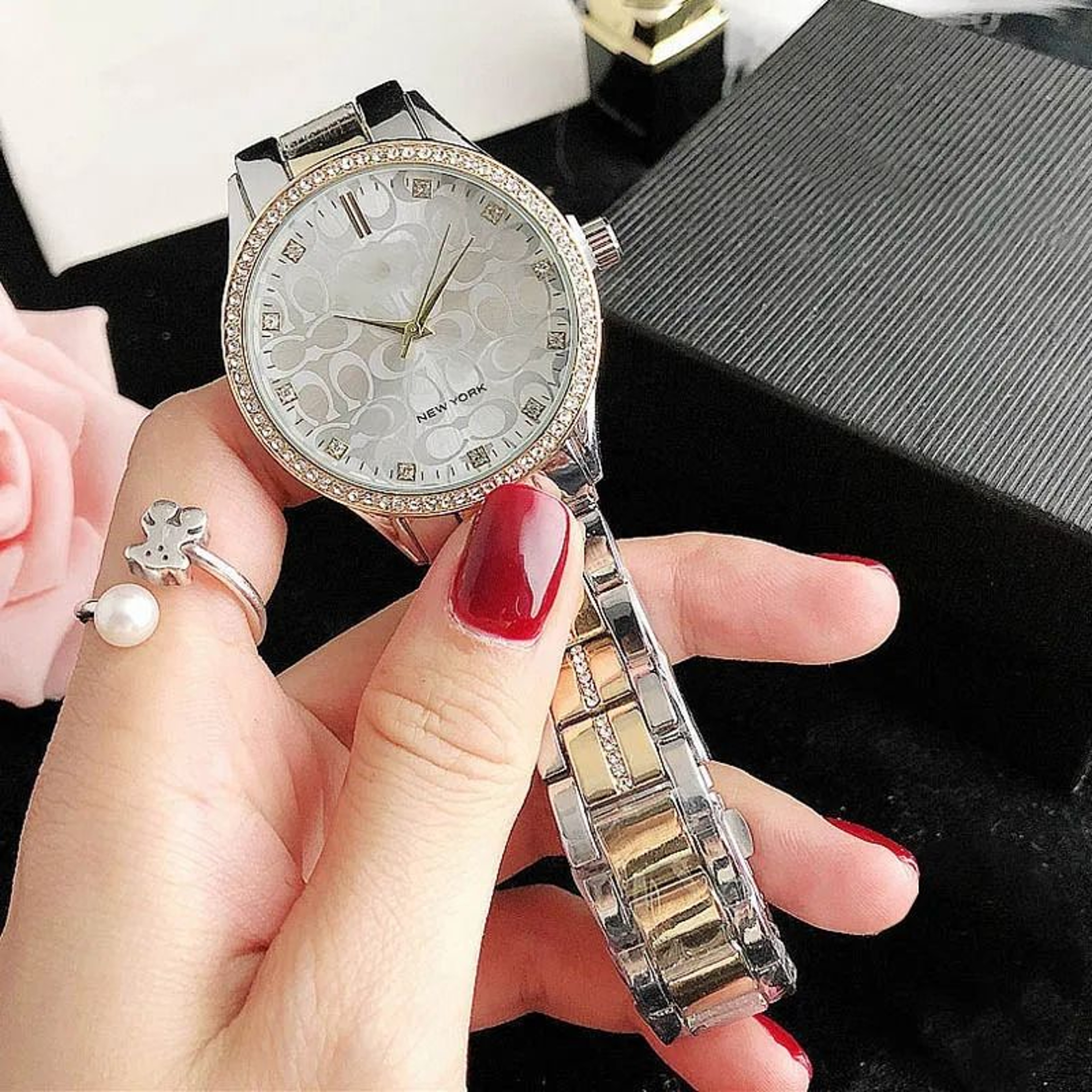 Women Quartz Wrist Watch 38mm Stainless Steel Band Crystal Numeral Dial 5