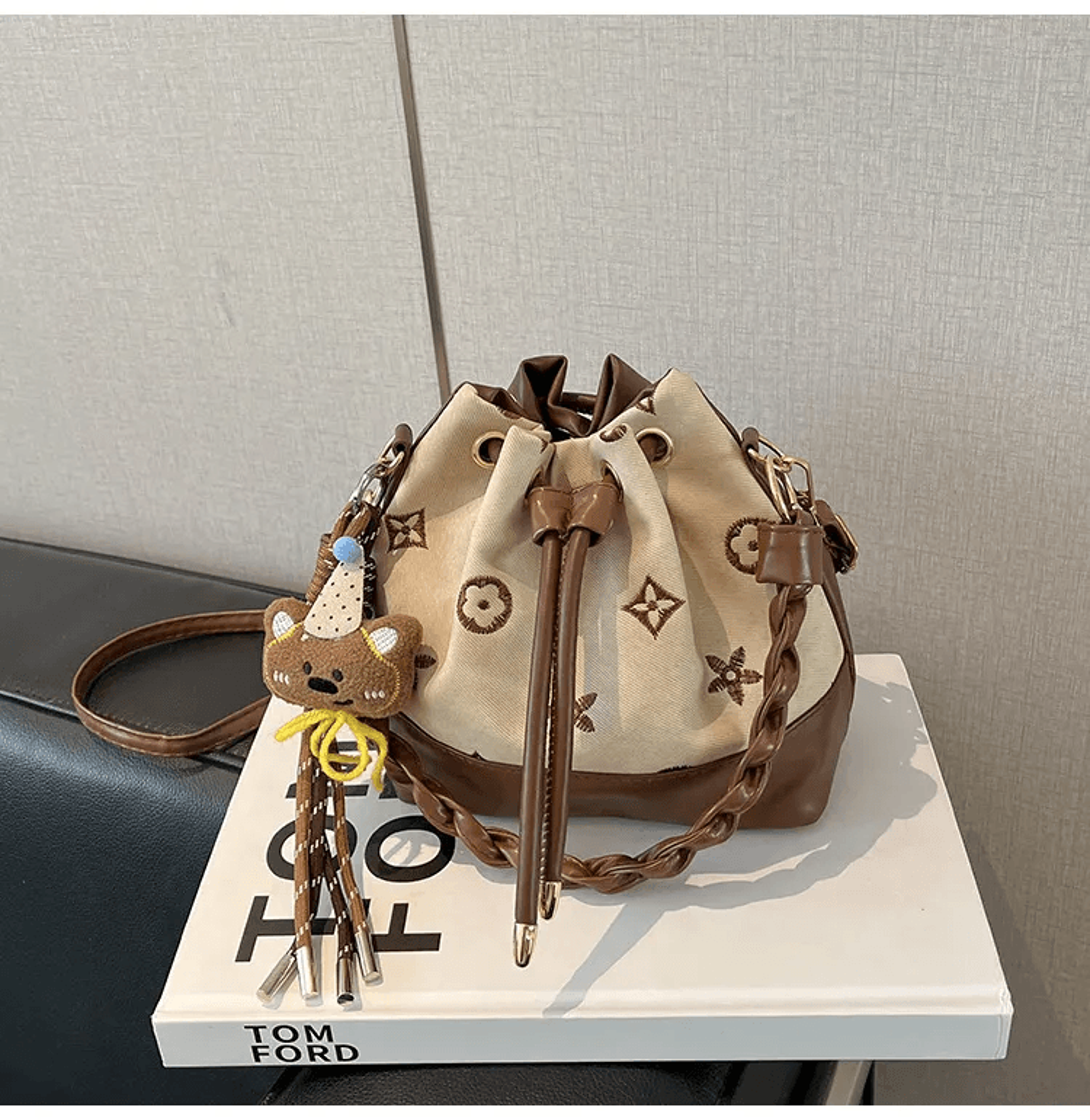 Canvas Tote Bag With Adjustable Shoulder Strap And Spacious Interior 2