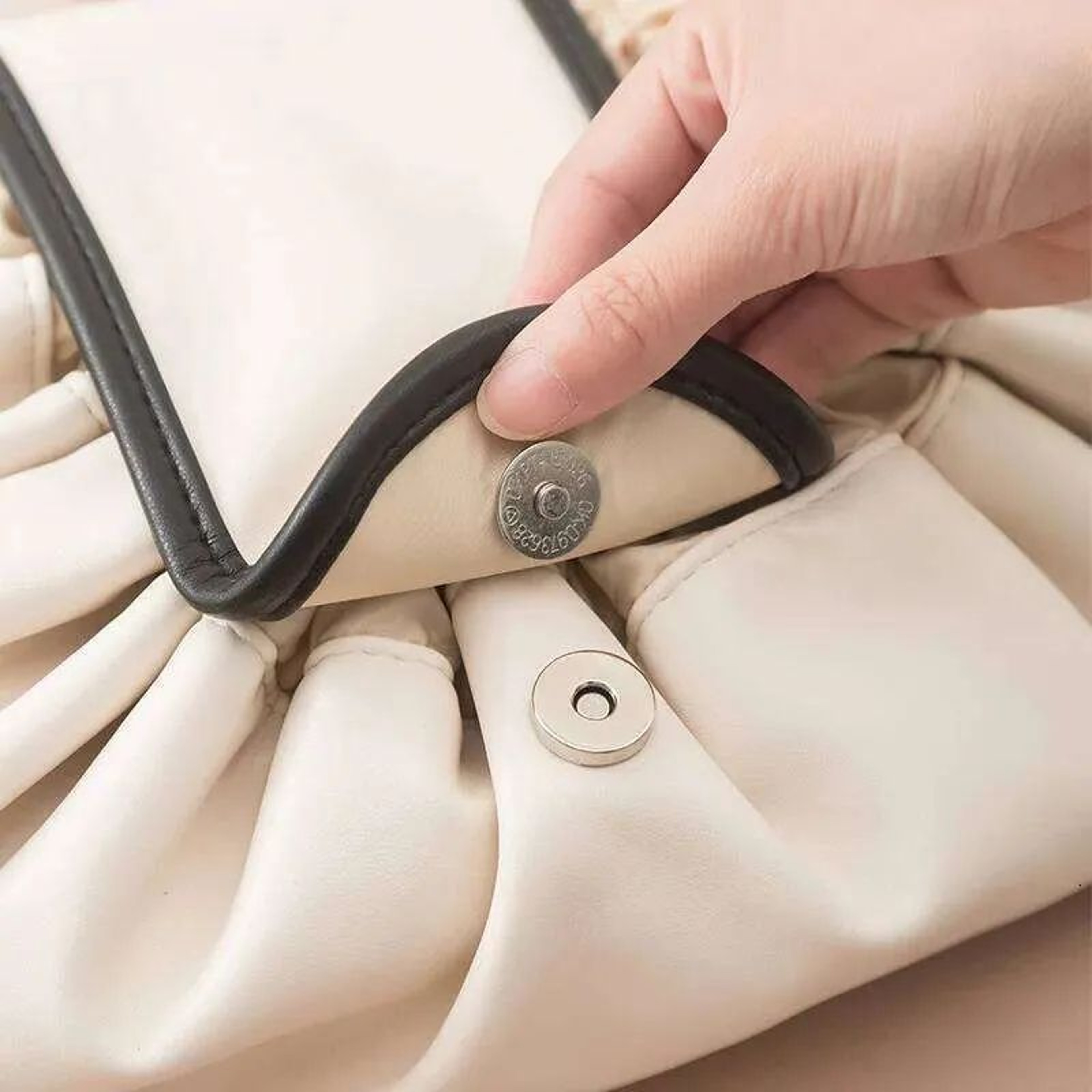 Large Capacity Cosmetic Bag With Drawstring Closure Portable Travel Makeup Organizer 5