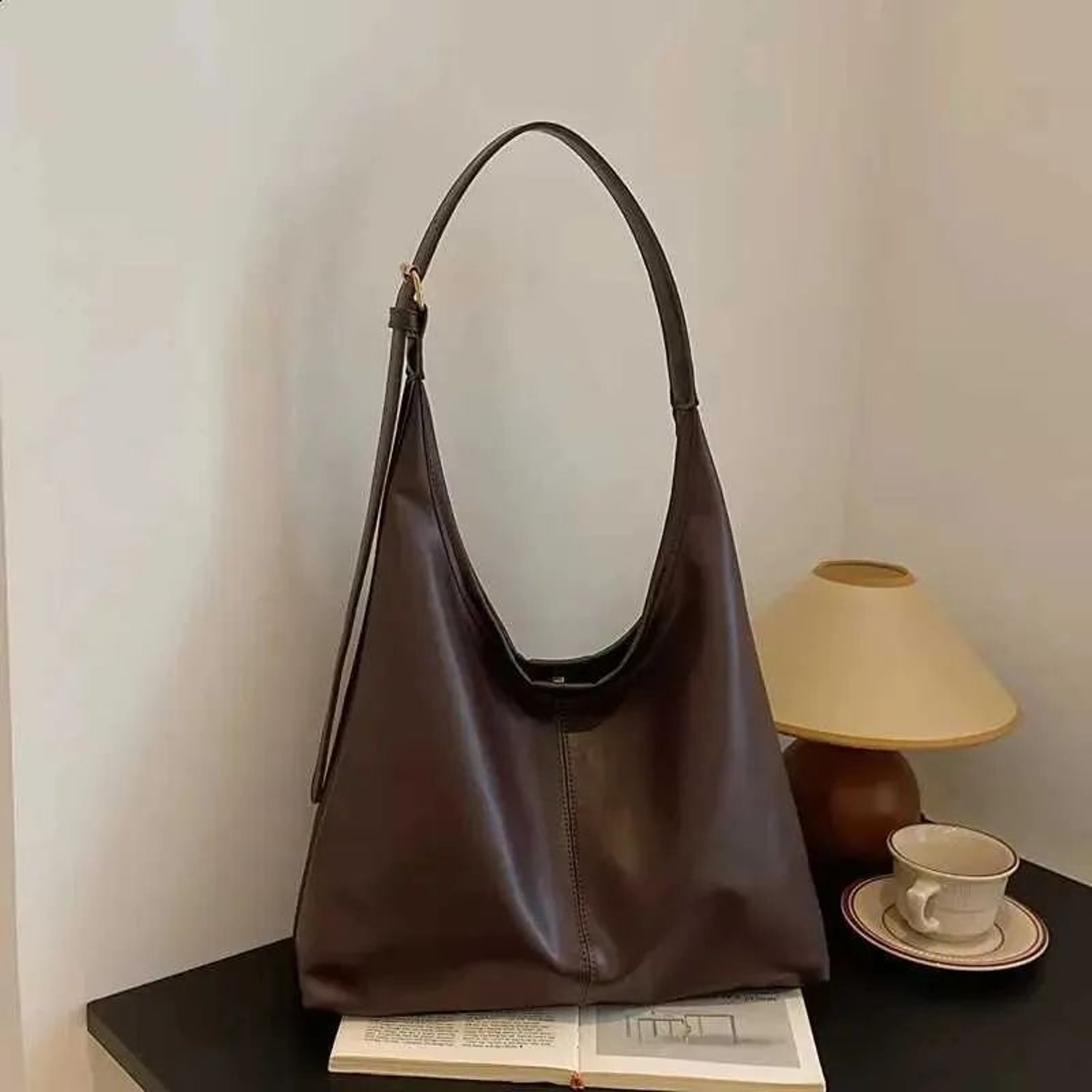 Large Tote Bag For Women With Handheld And Shoulder Straps And Graphic Print 1