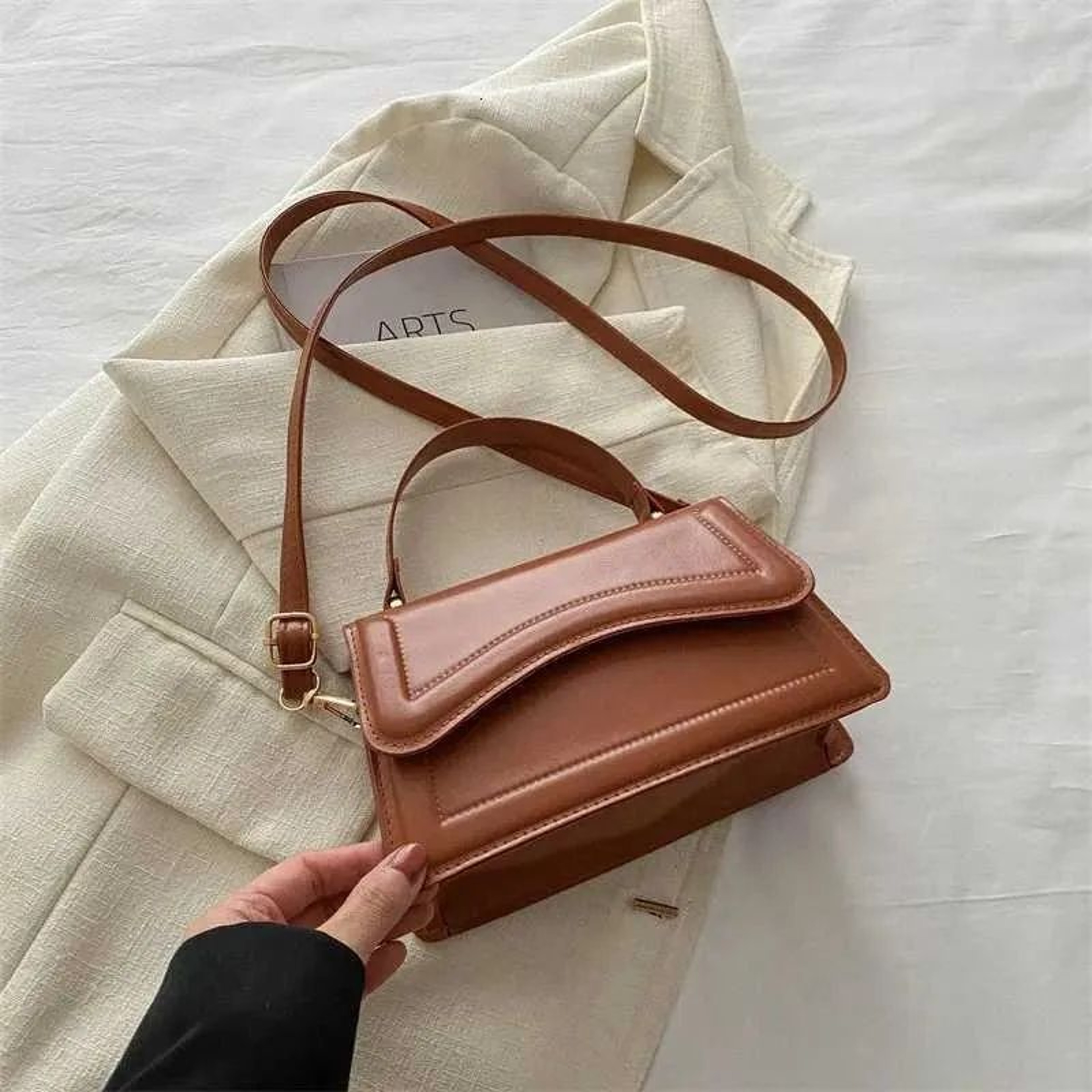 Retro Crossbody Bag For Women Small PU Leather Shoulder Purse With Magnetic Snap Closure 2