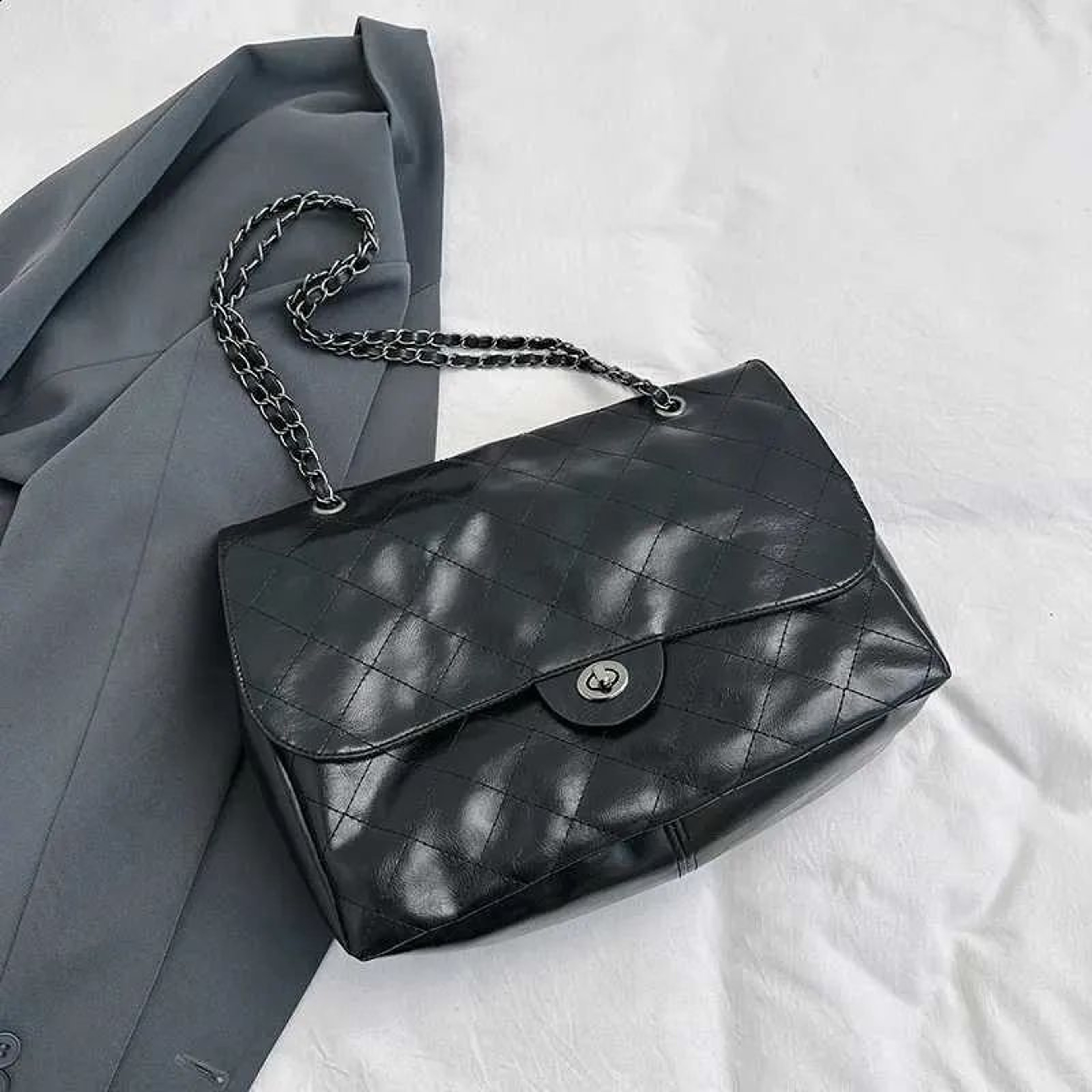 Large Capacity Tote Bag For Women Versatile Shoulder And Crossbody Commuter Bag 0