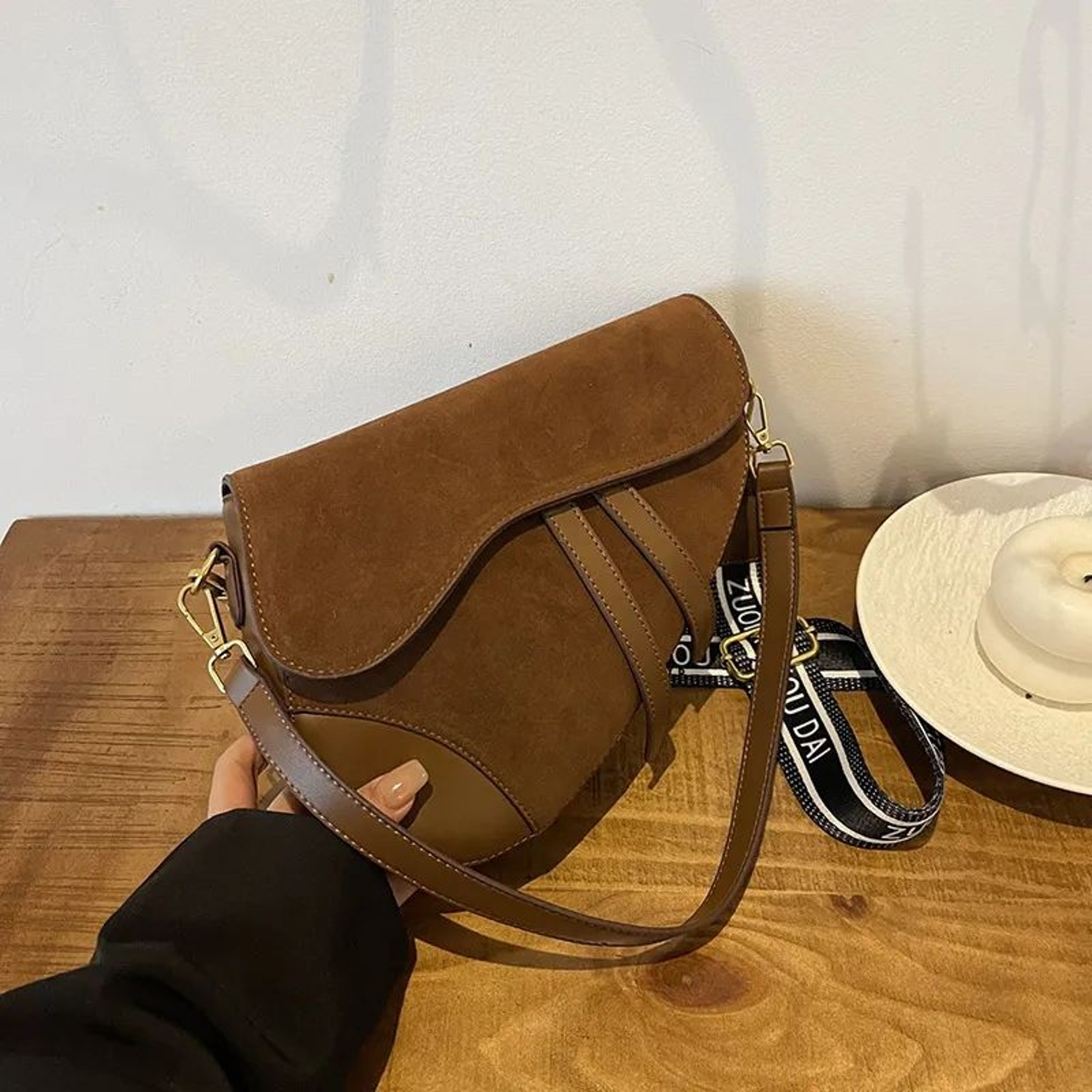 Womens Vintage Leather Saddle Crossbody Bag With MultiCompartment Storage 4