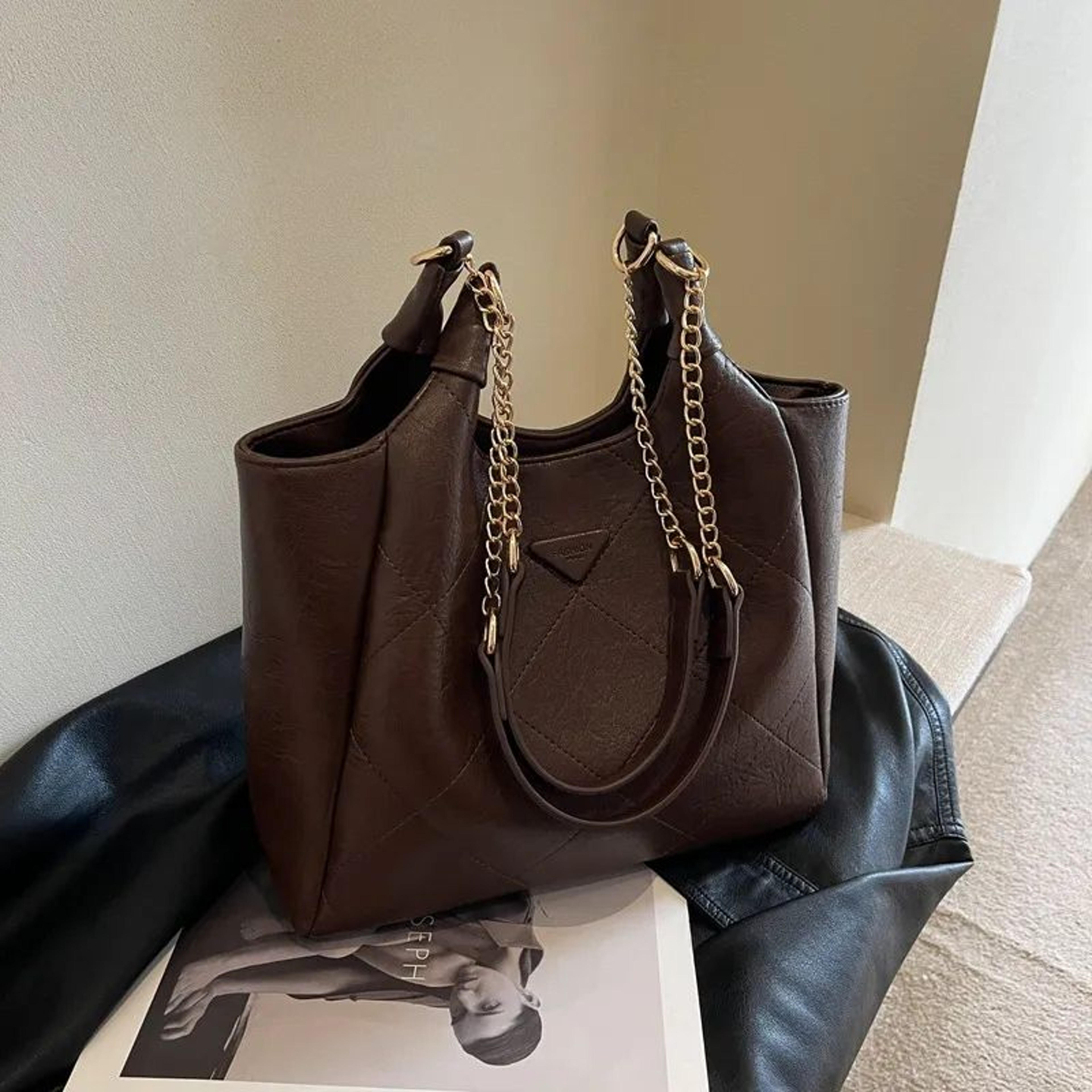 Women Crossbody Handbag With Removable Strap And Zipper Closure 2