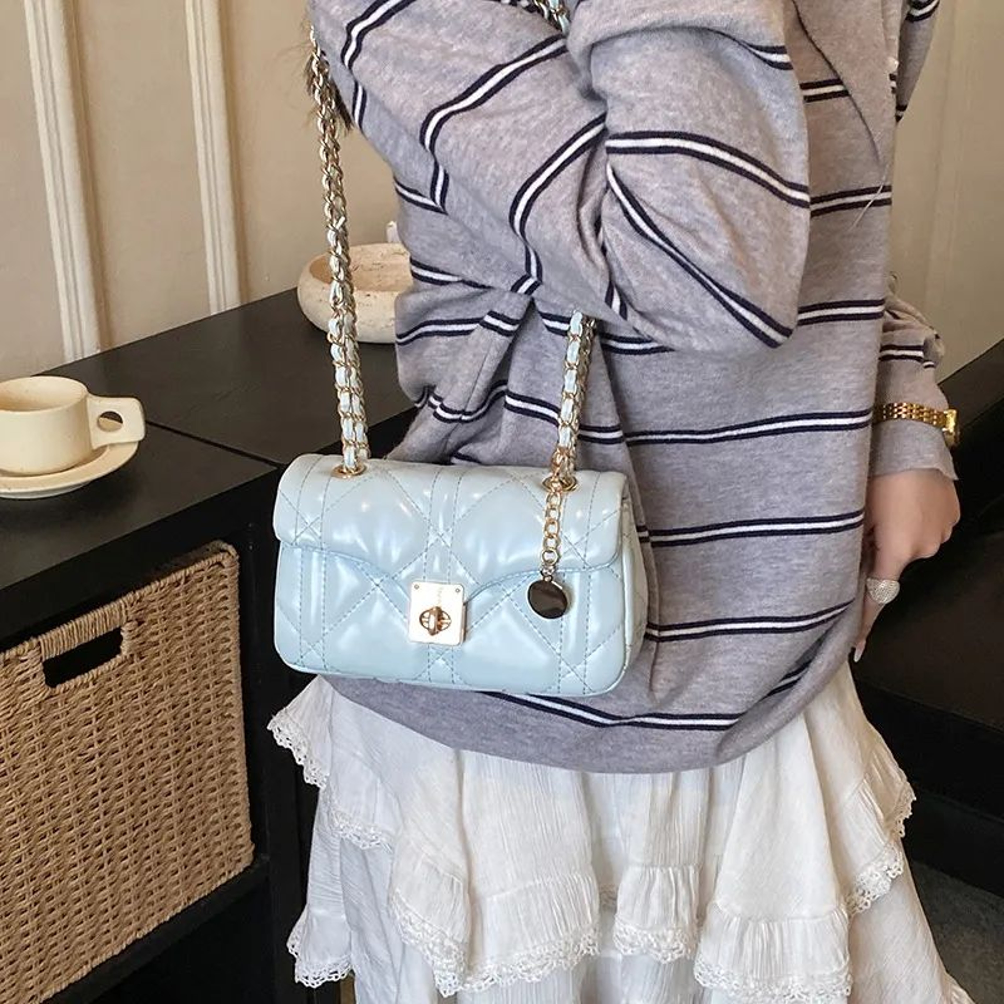 Women Oil Wax Leather Crossbody Bag With Diamond Embroidery And Chain Strap 0