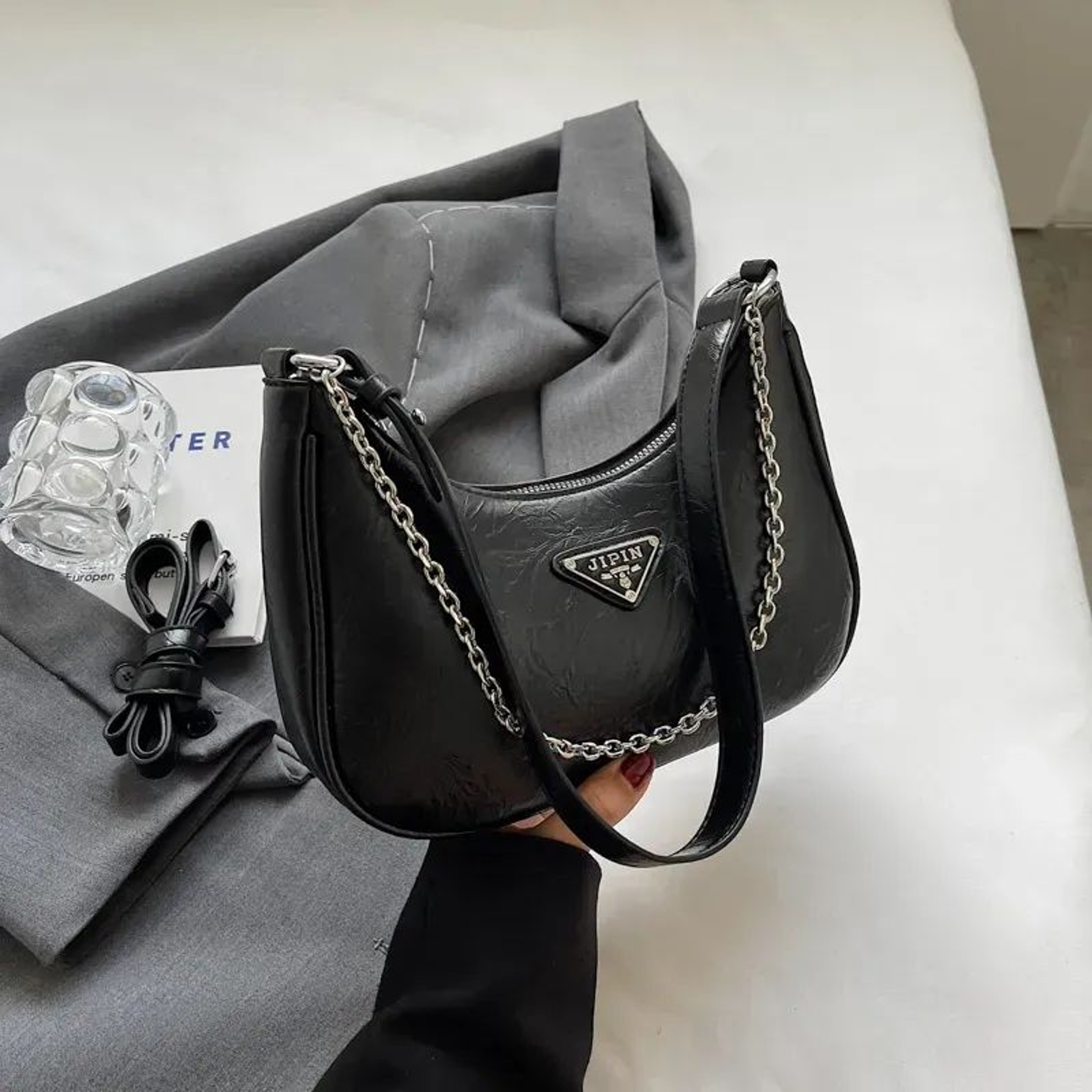 Womens DesignerStyle Flap Shoulder Bag With Chain Strap And Crossbody Design 0