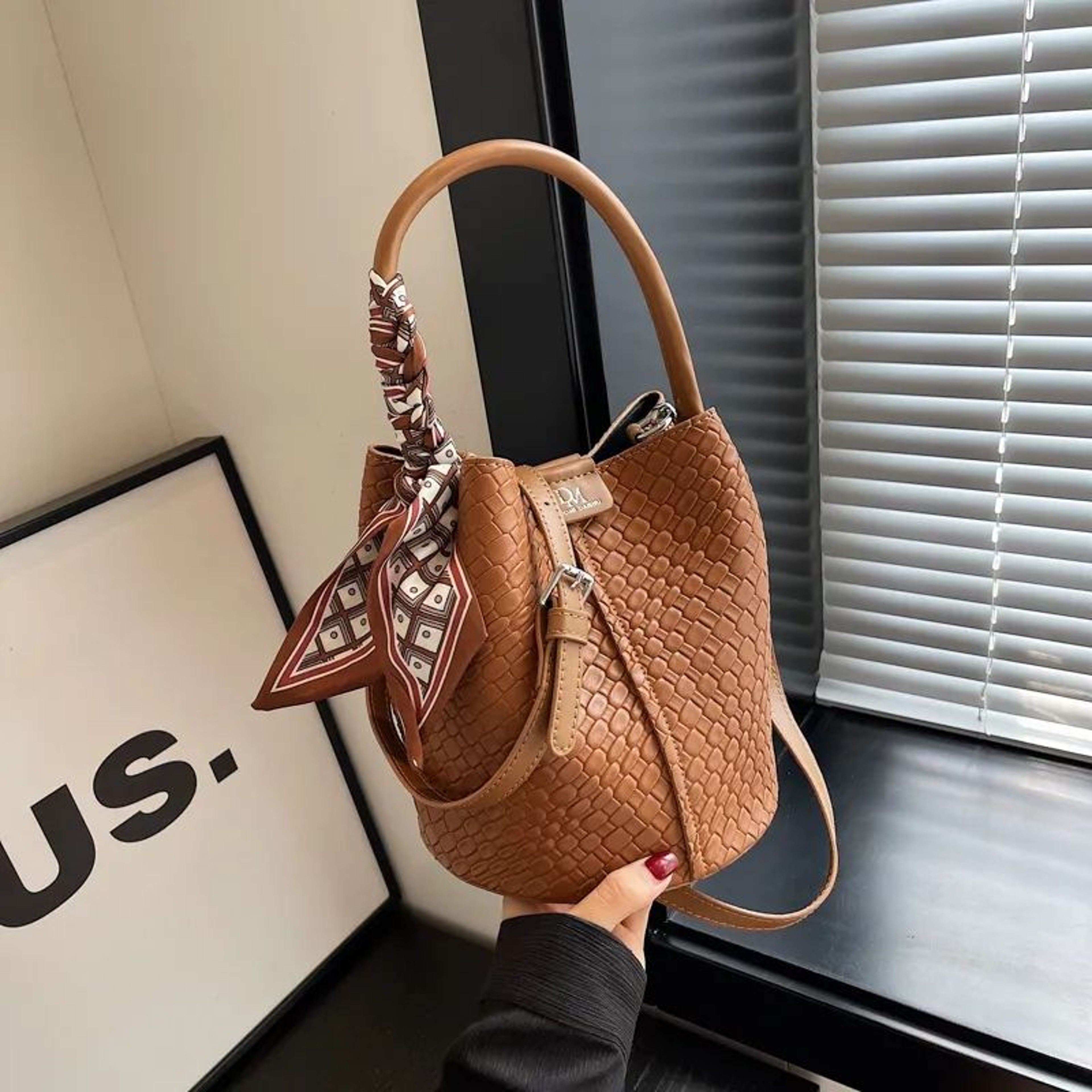 Retro Woven Bucket Bag Versatile Shoulder And Crossbody Handbag 1
