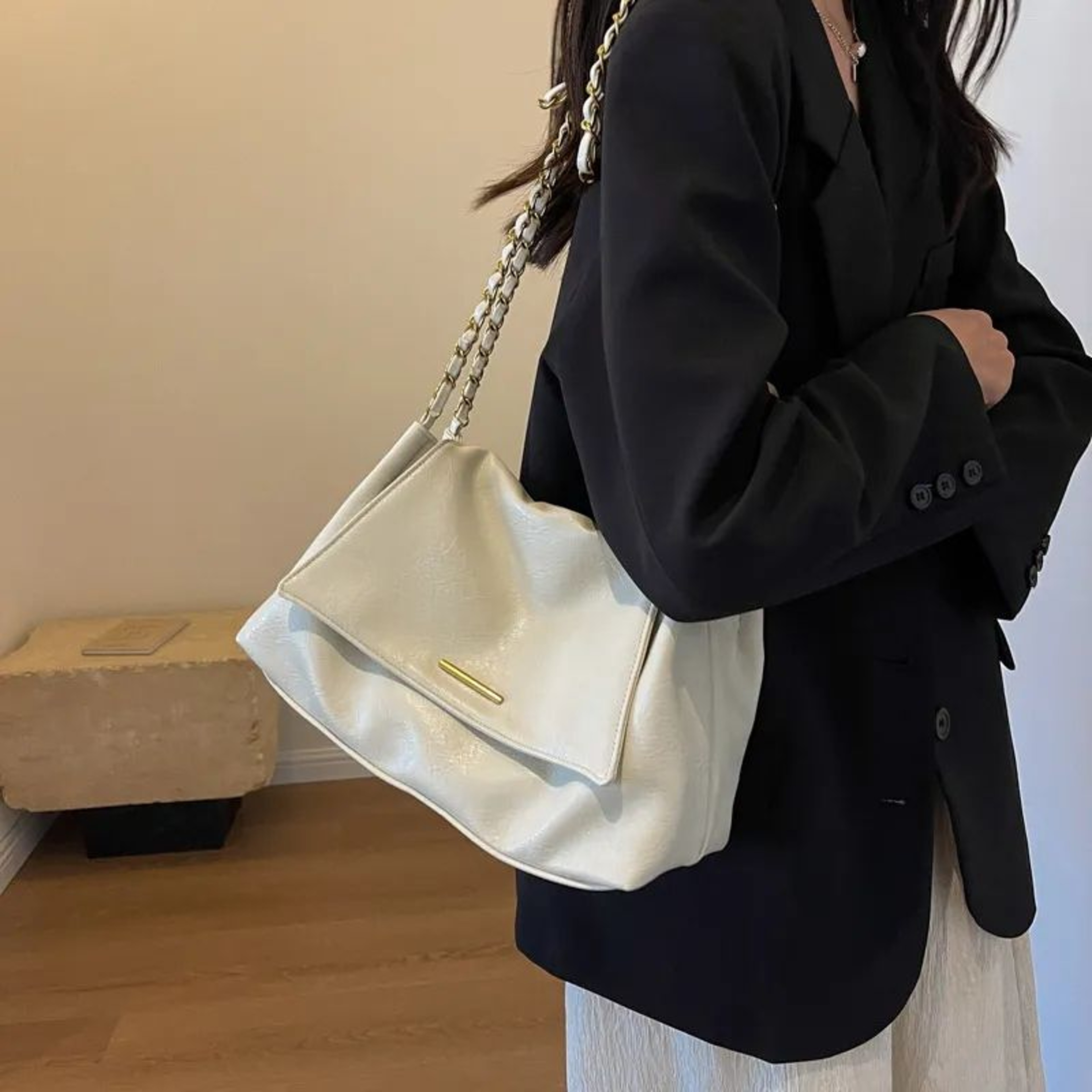 Womens Large Capacity Lightweight Shoulder Tote Bag With Adjustable Strap 0