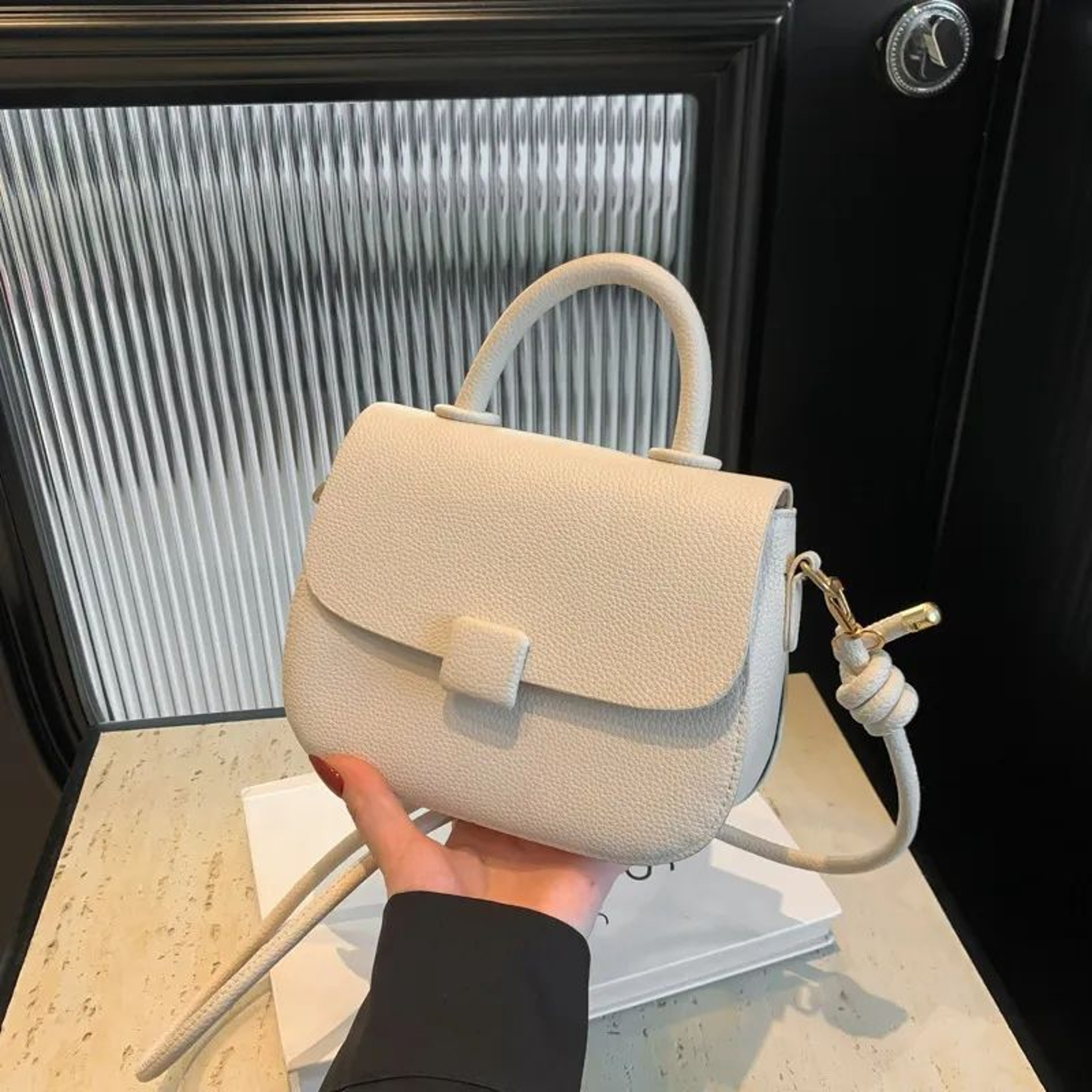 Fashionable Small Saddle Shoulder Bag With Handheld Design 2