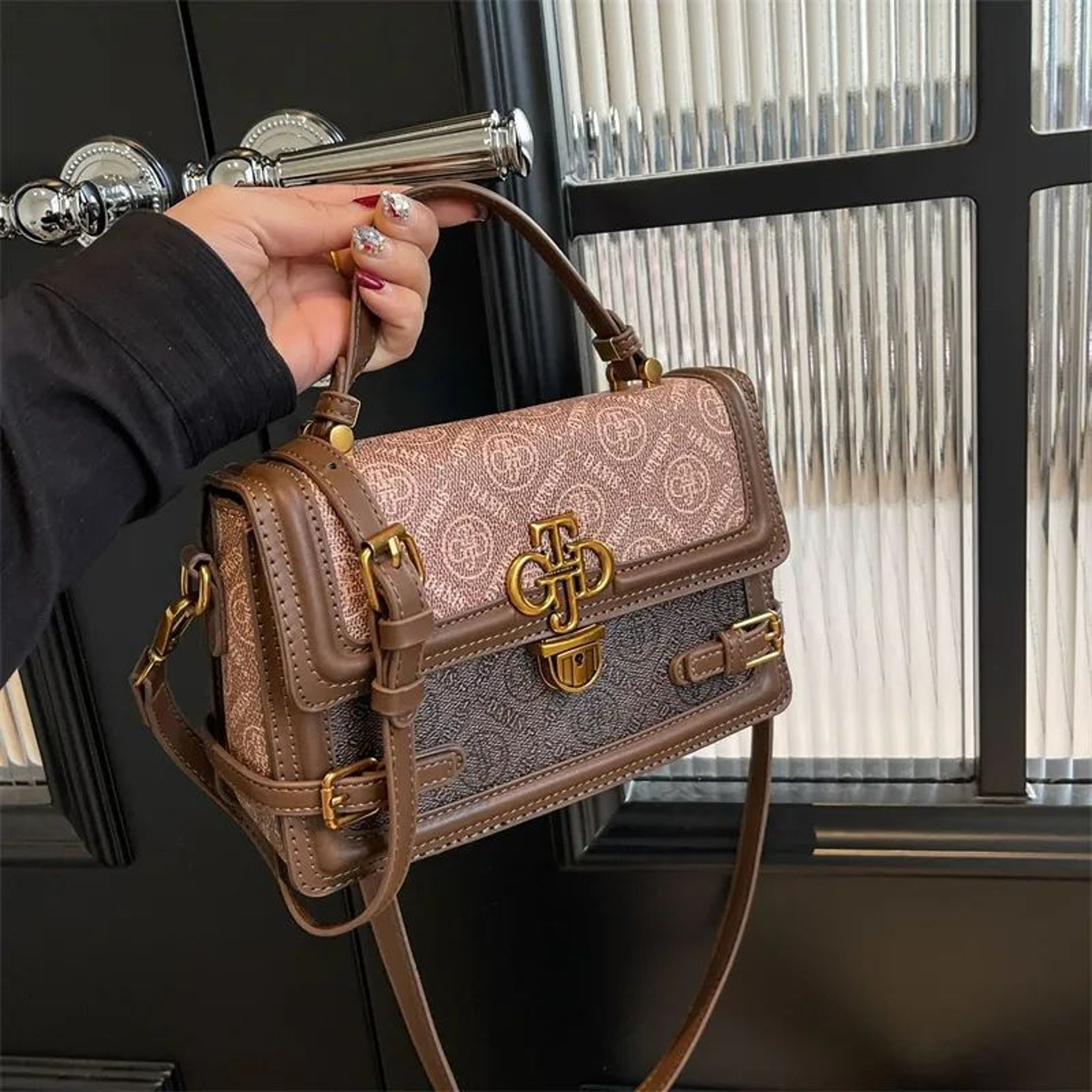 Women Small Square Crossbody Bag With Retro Style And Shoulder Strap 0