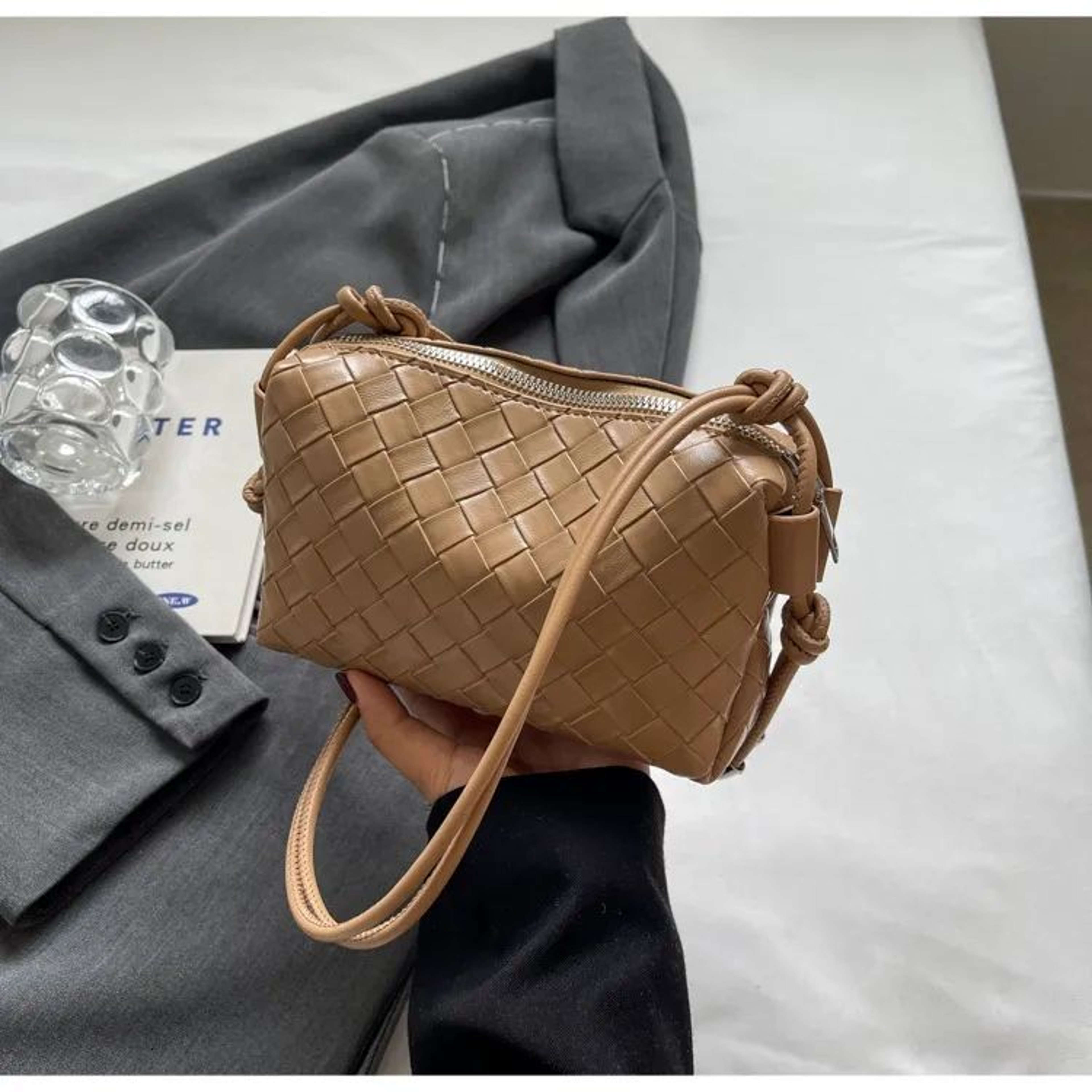 Womens Woven Shoulder Handbag With Single Strap And Crossbody Style 3