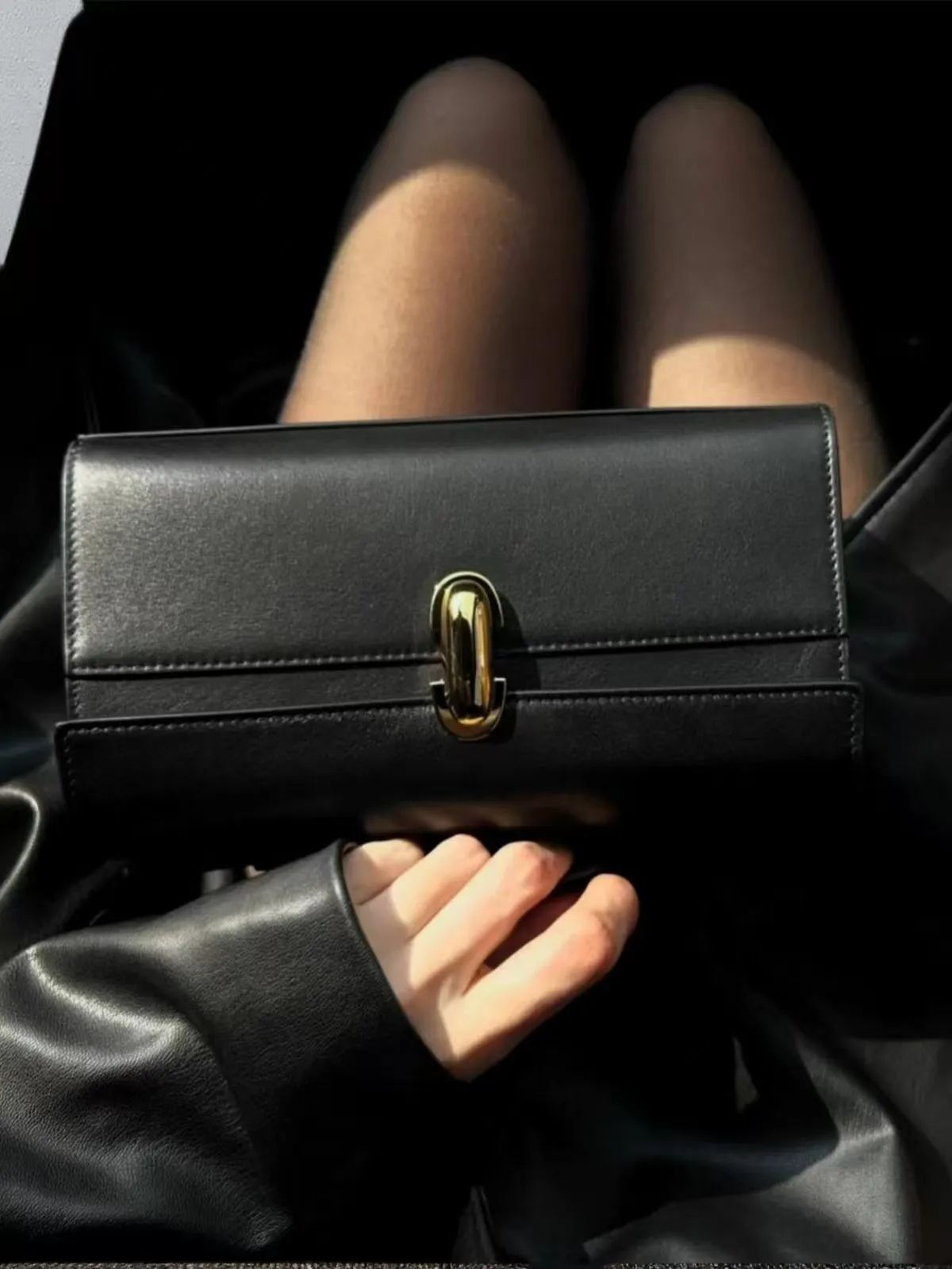 Women Small Square PU Crossbody Bag With Long Strap And Retro Design 0