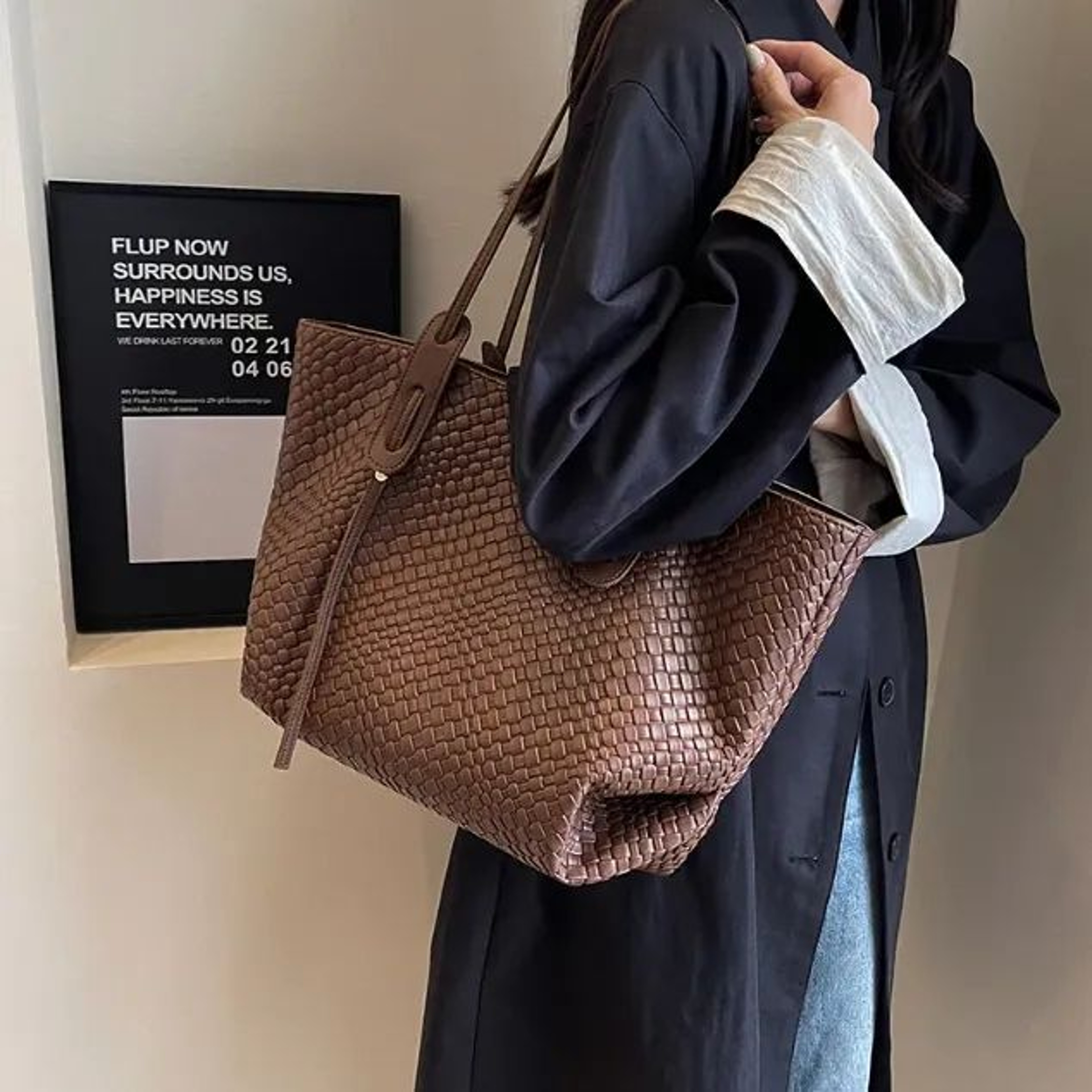 Women Vintage Large Capacity Tote Bag With Letter Detailing And Crossbody Style 5