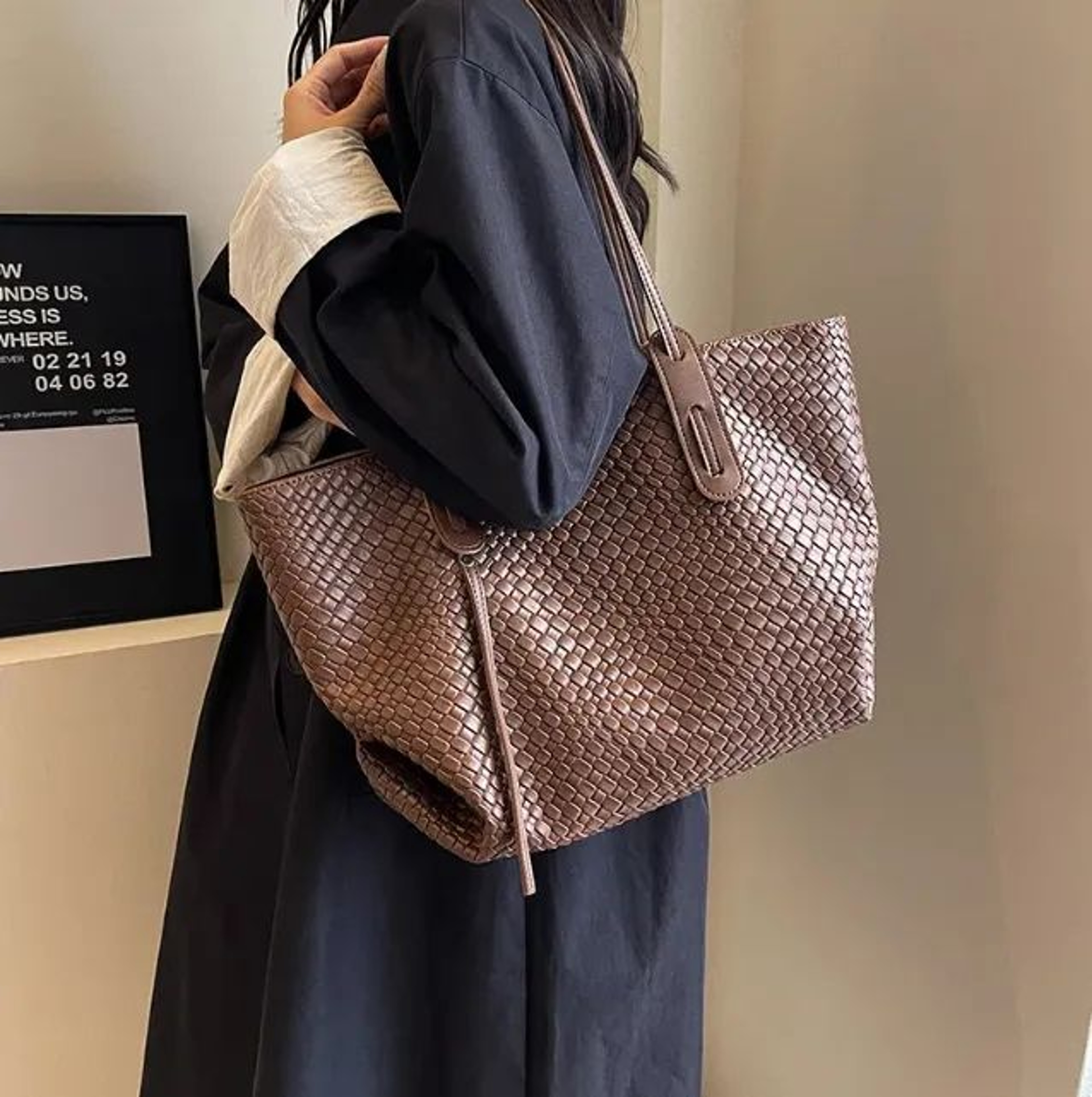 Women Vintage Large Capacity Tote Bag With Letter Detailing And Crossbody Style 4