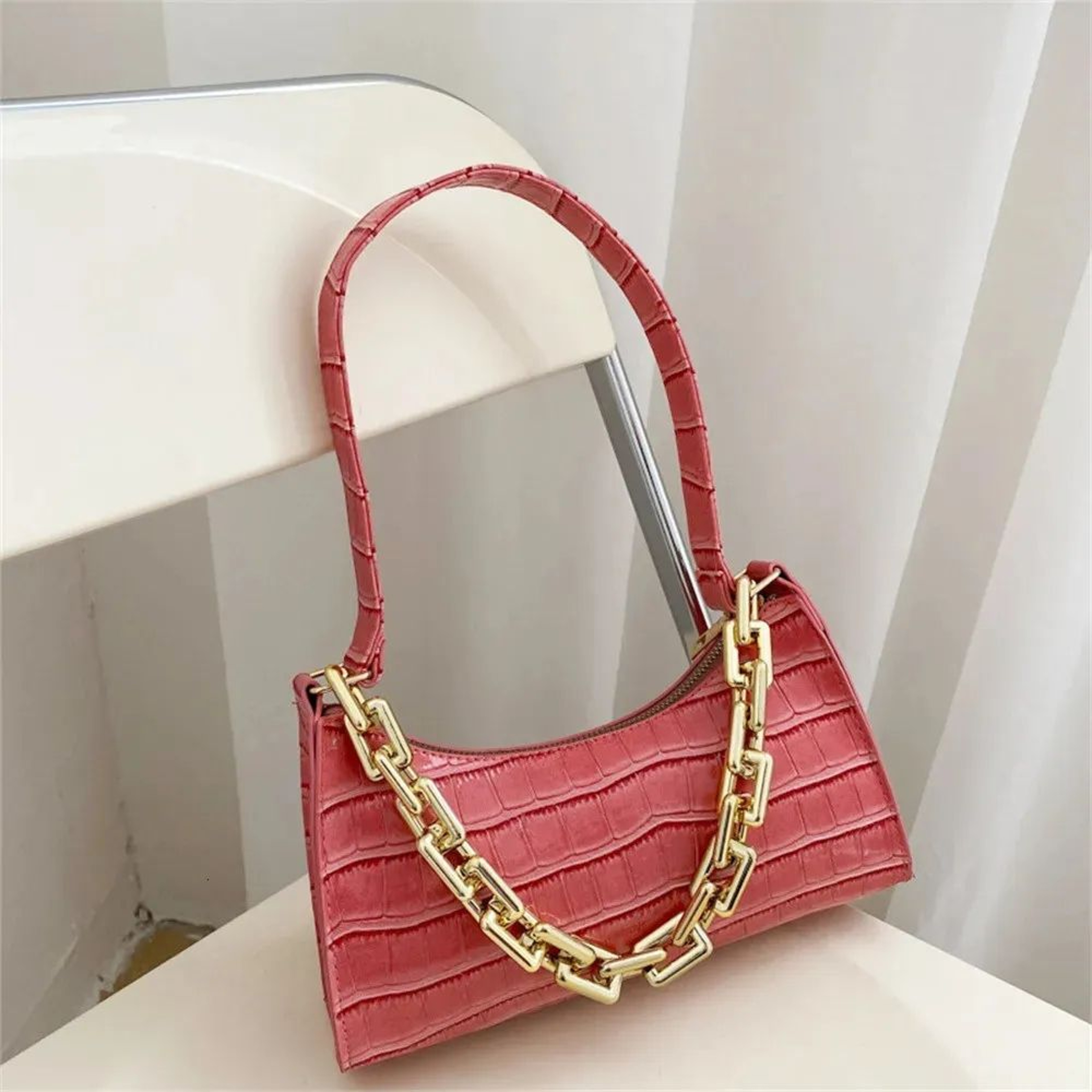 Women Crocodile Pattern Shoulder Bag With Chain Strap And PU Leather Finish 0