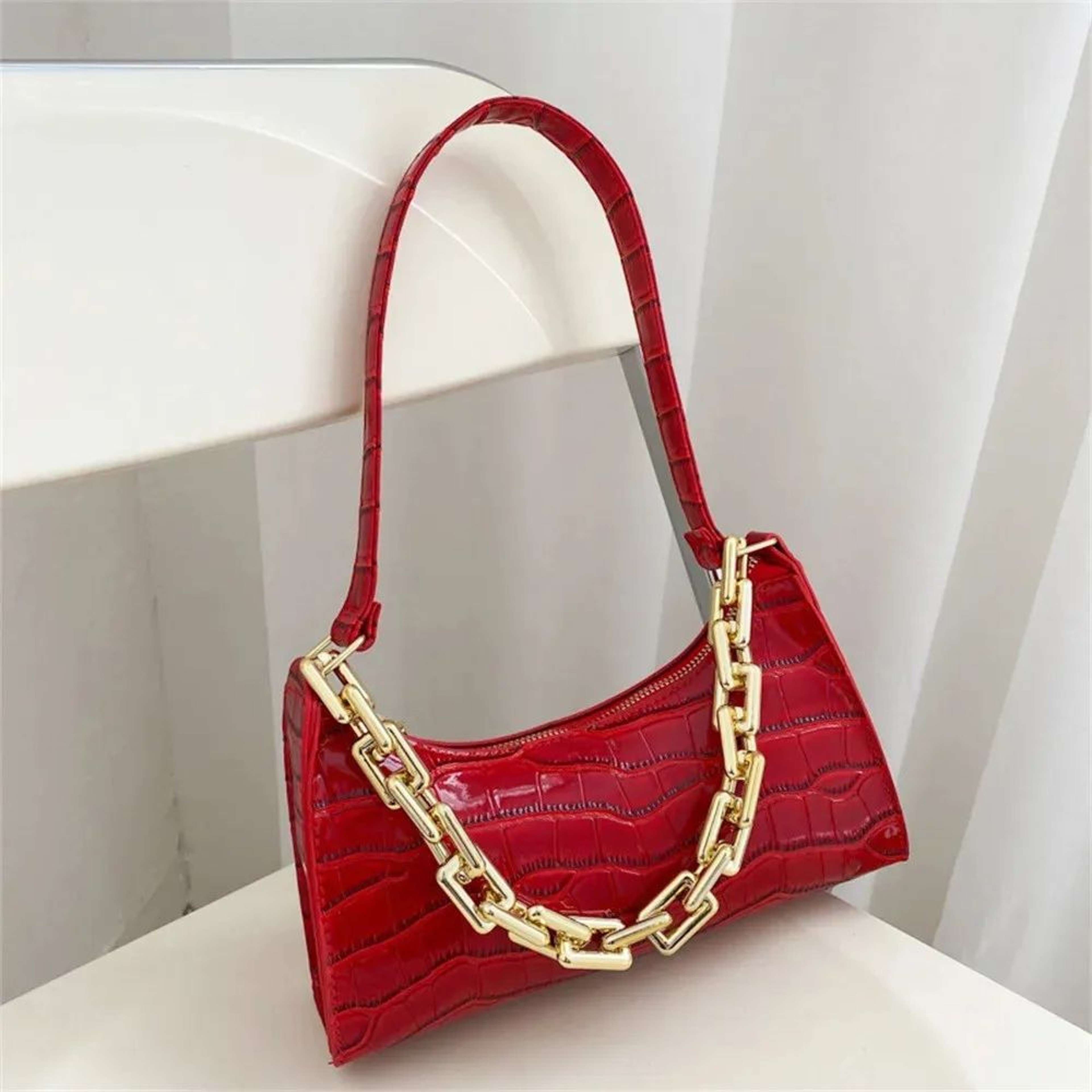 Women Crocodile Pattern Shoulder Bag With Chain Strap And PU Leather Finish 6