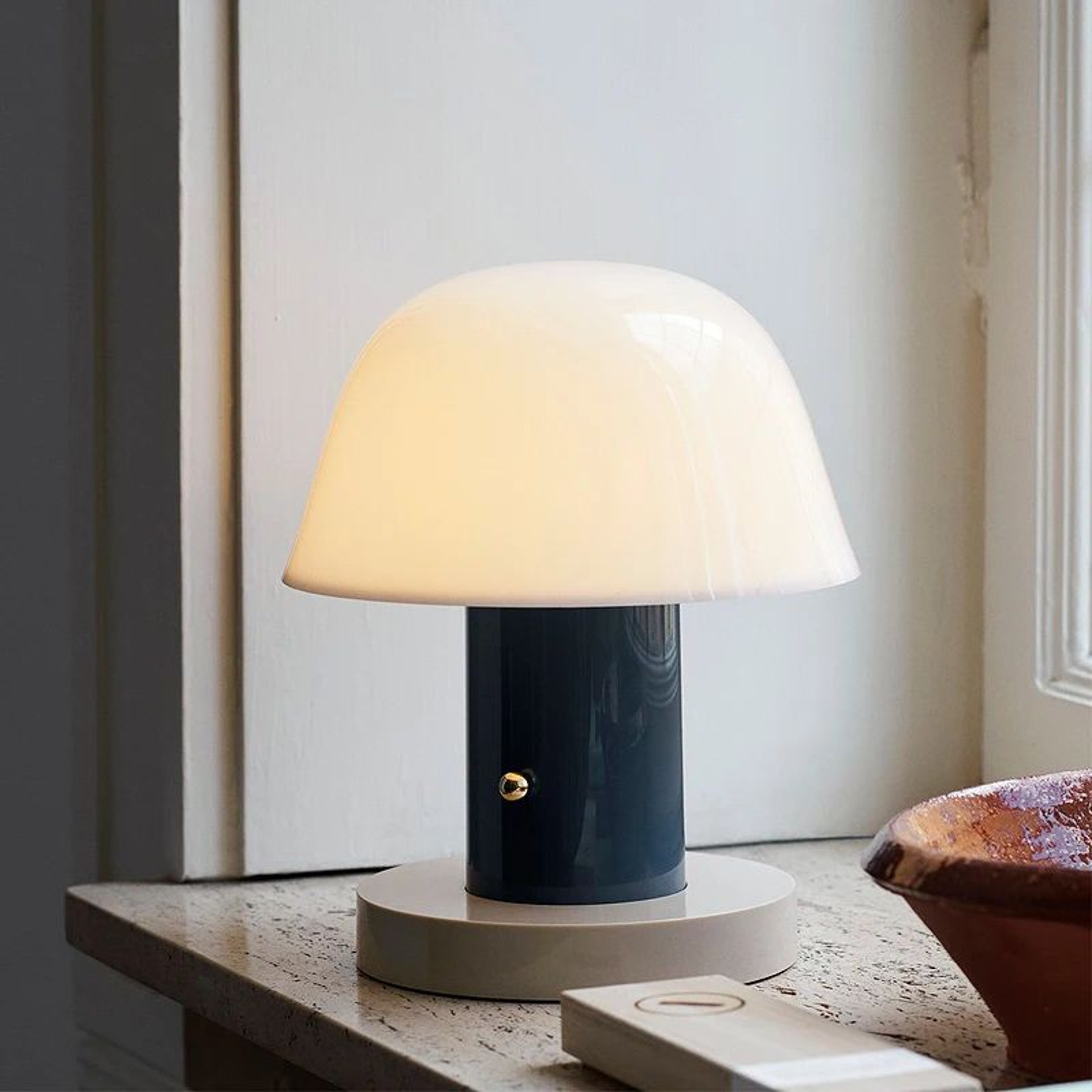 USB Rechargeable Mushroom Table Lamp Warm Touch LED Night Light With Piano Finish For Bedroom Desk  2