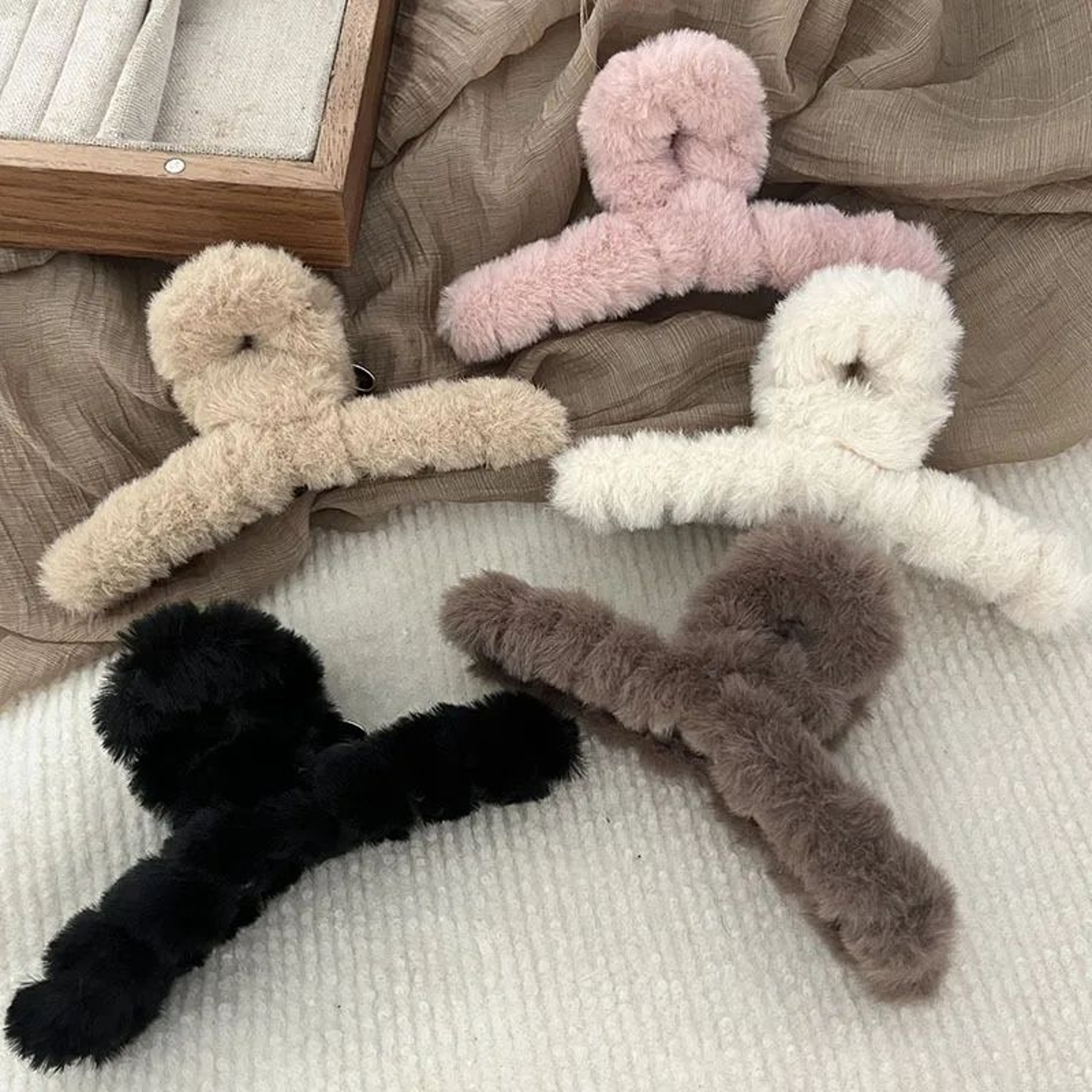 Elegant Plush Hair Clip Claw  Extra Large Korean Faux Rabbit Fur Hair Grab For Women Soft Cute Fash 5