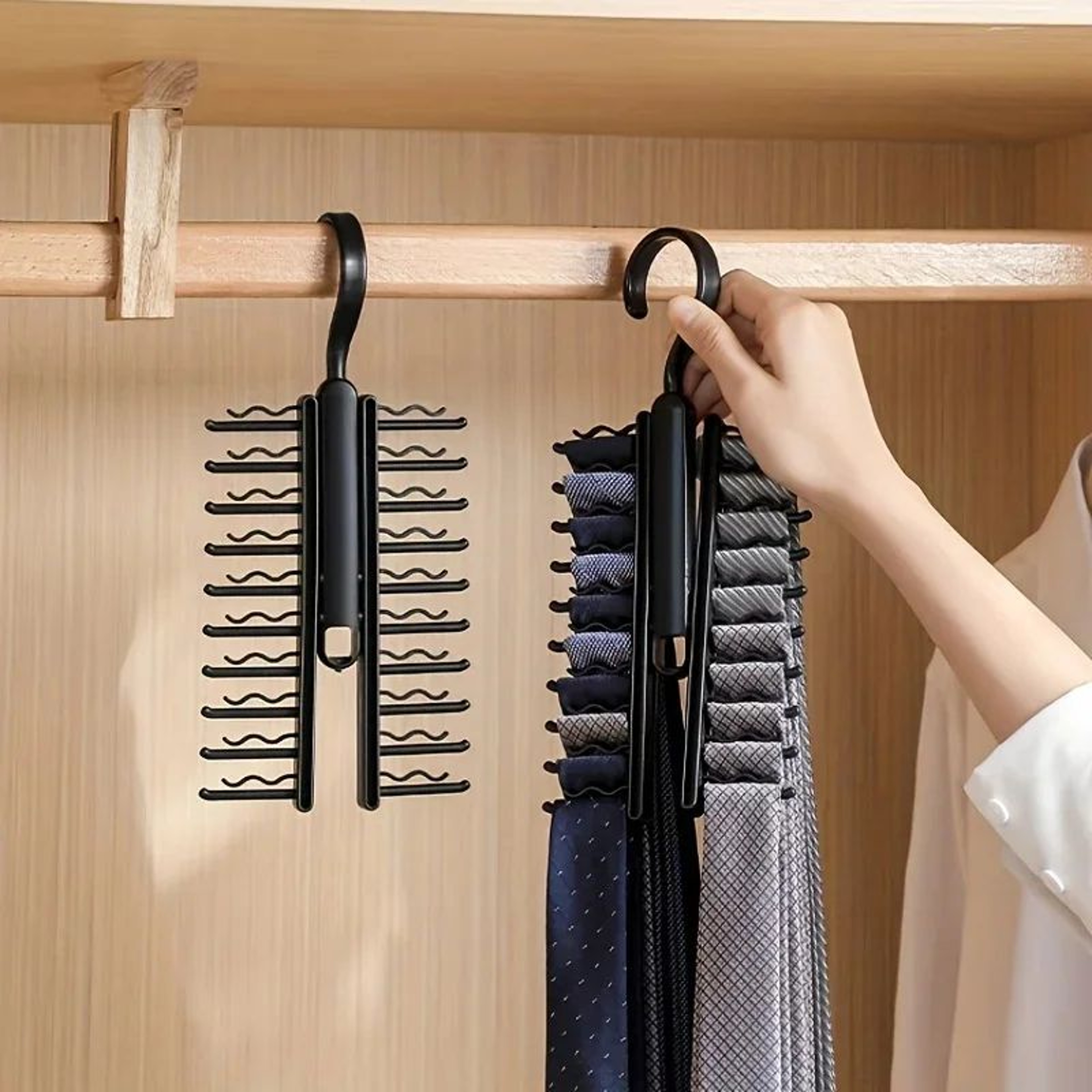 360 Rotating MultiFunctional Tie  Belt Hanger  Adjustable 20Loop Plastic Scarf Organizer Rack 0