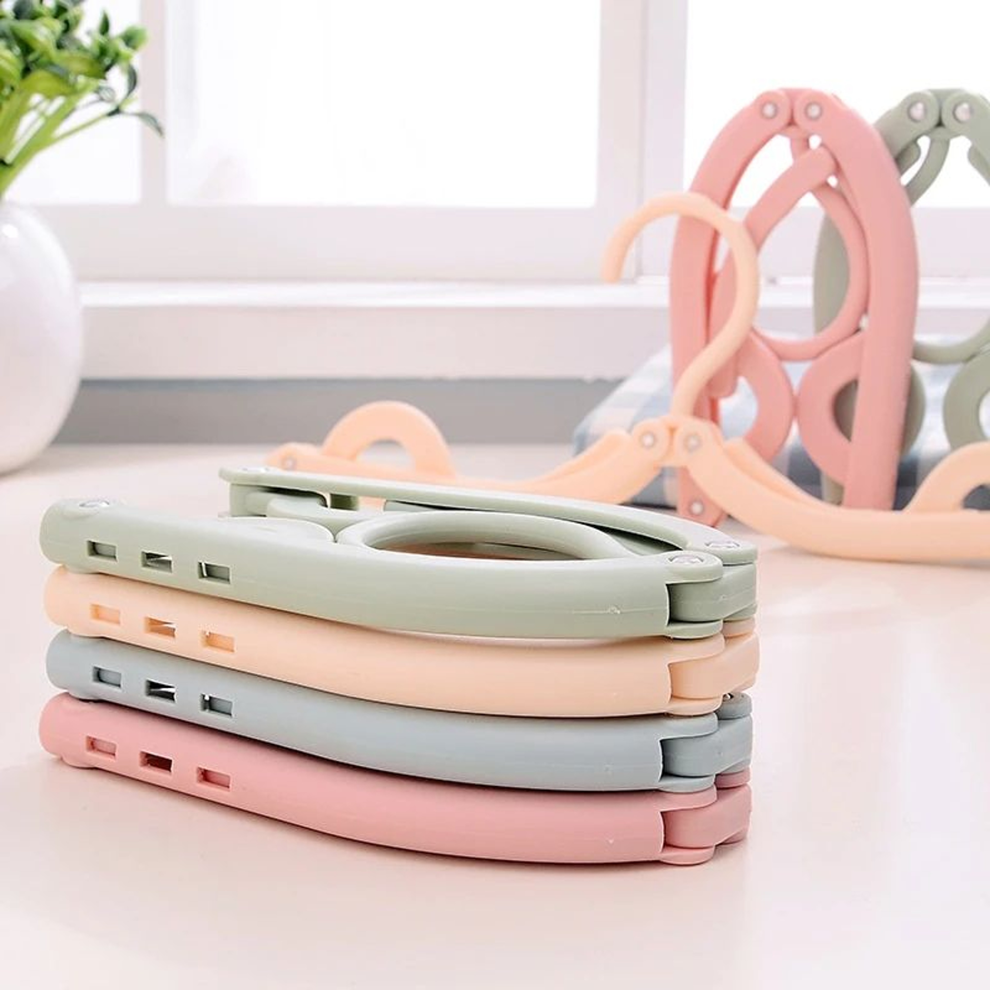 Foldable Portable Travel Clothes Hanger Rack With AntiSlip Grooves  Clips 6